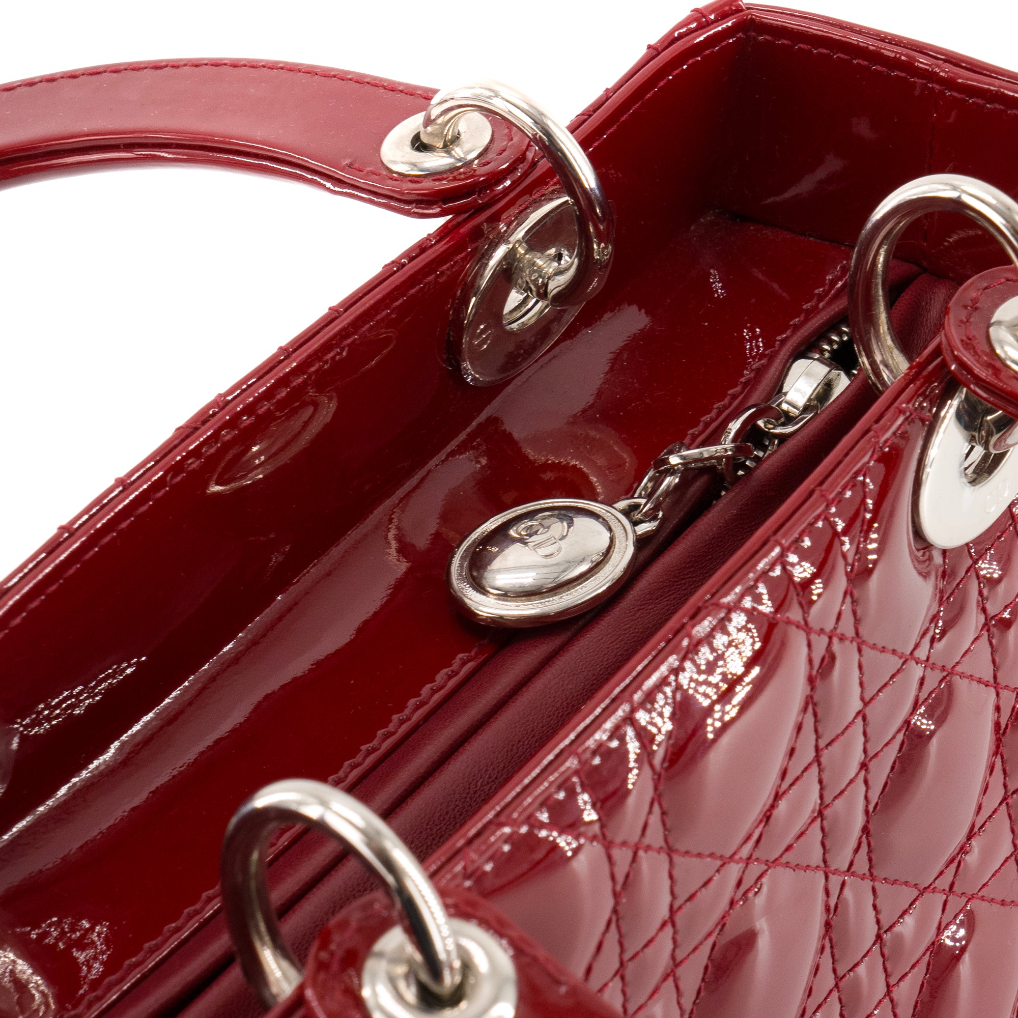 DIOR - Sac à main Lady Dior medium Dior en cuir verni rouge