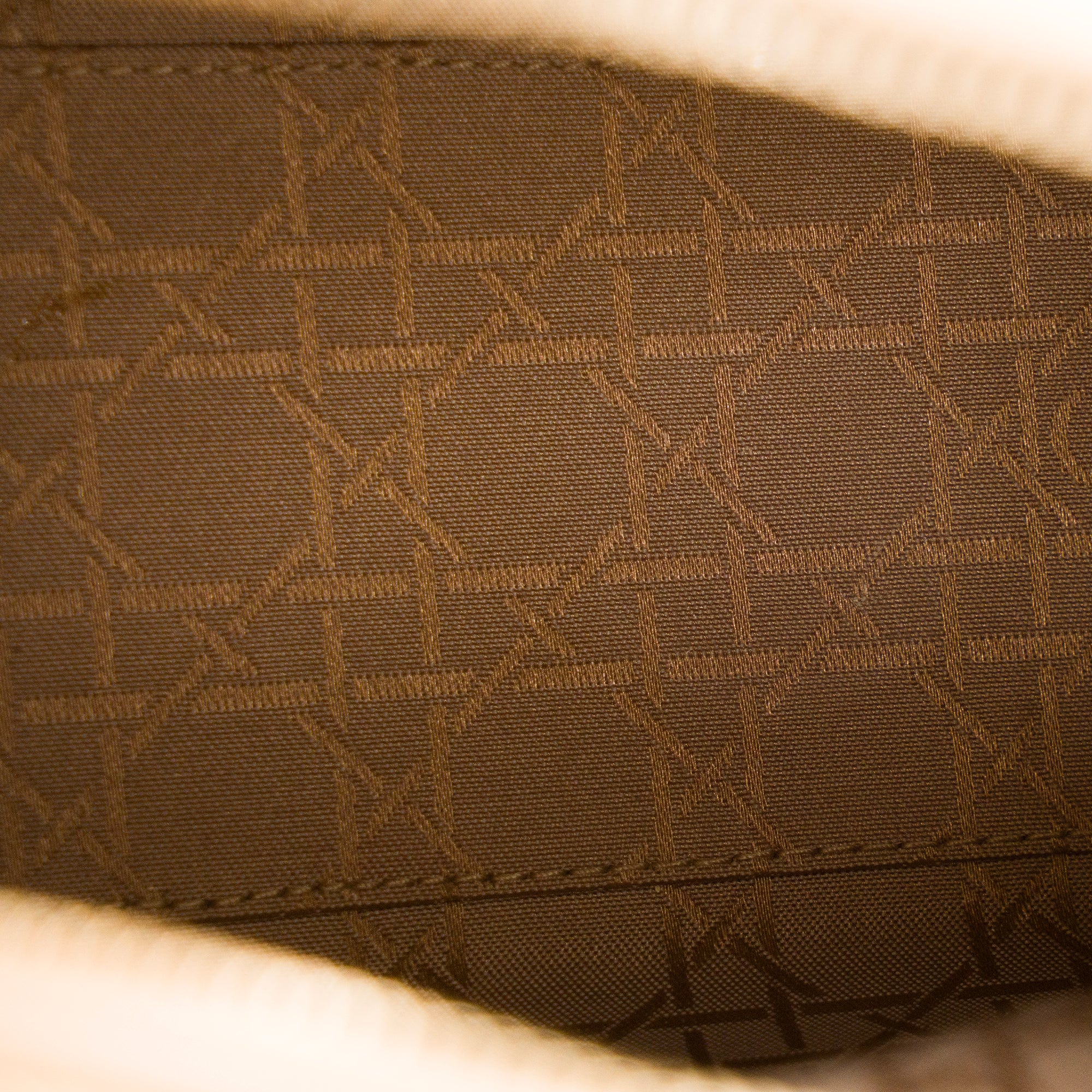 DIOR - Sac à main Lady Dior Medium en cuir cannage verni jaune