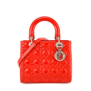 DIOR - Sac à main Lady Dior medium en cuir cannage verni rouge