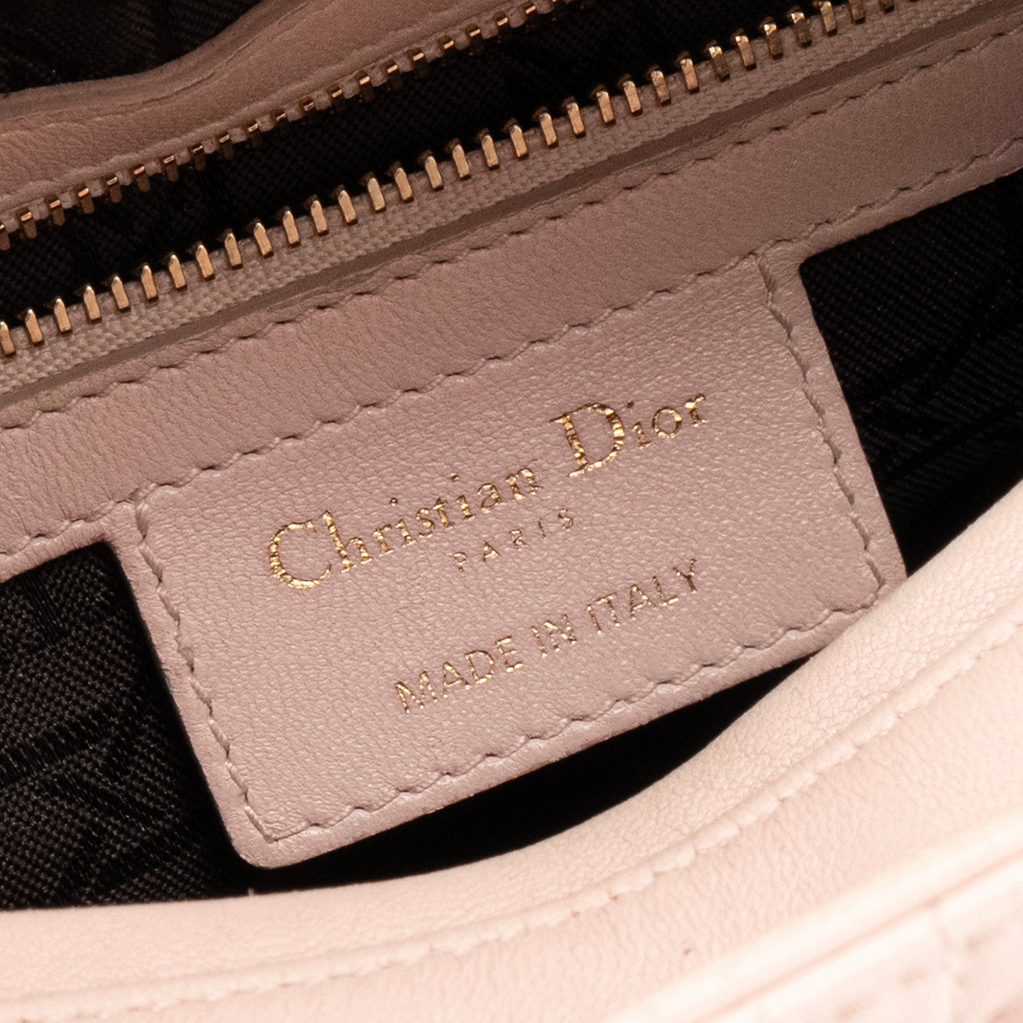 DIOR - Sac à main Lady Dior Medium en cuir rose pâle