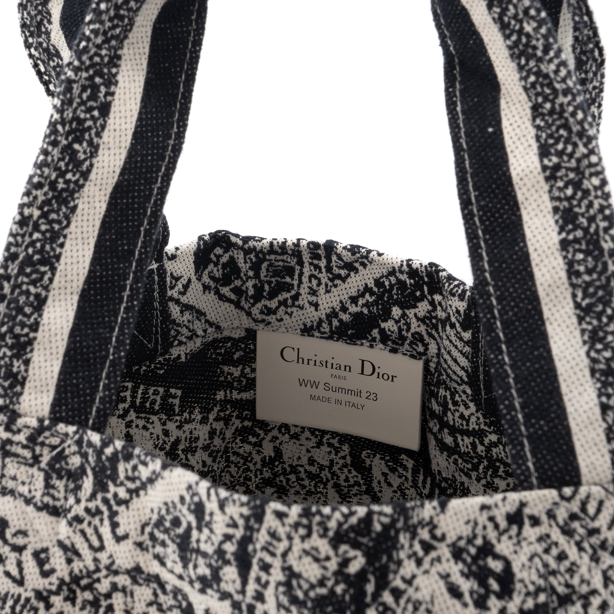 DIOR - Sac à main Totebag Dior en toile brodée noire et blanche