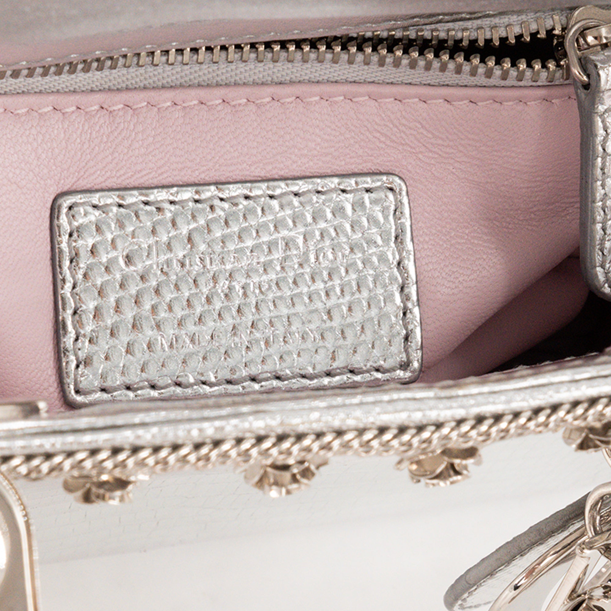 DIOR - Sac à bandoulière Lady Dior Mini en cuir exotique lézard argenté édition limitée
