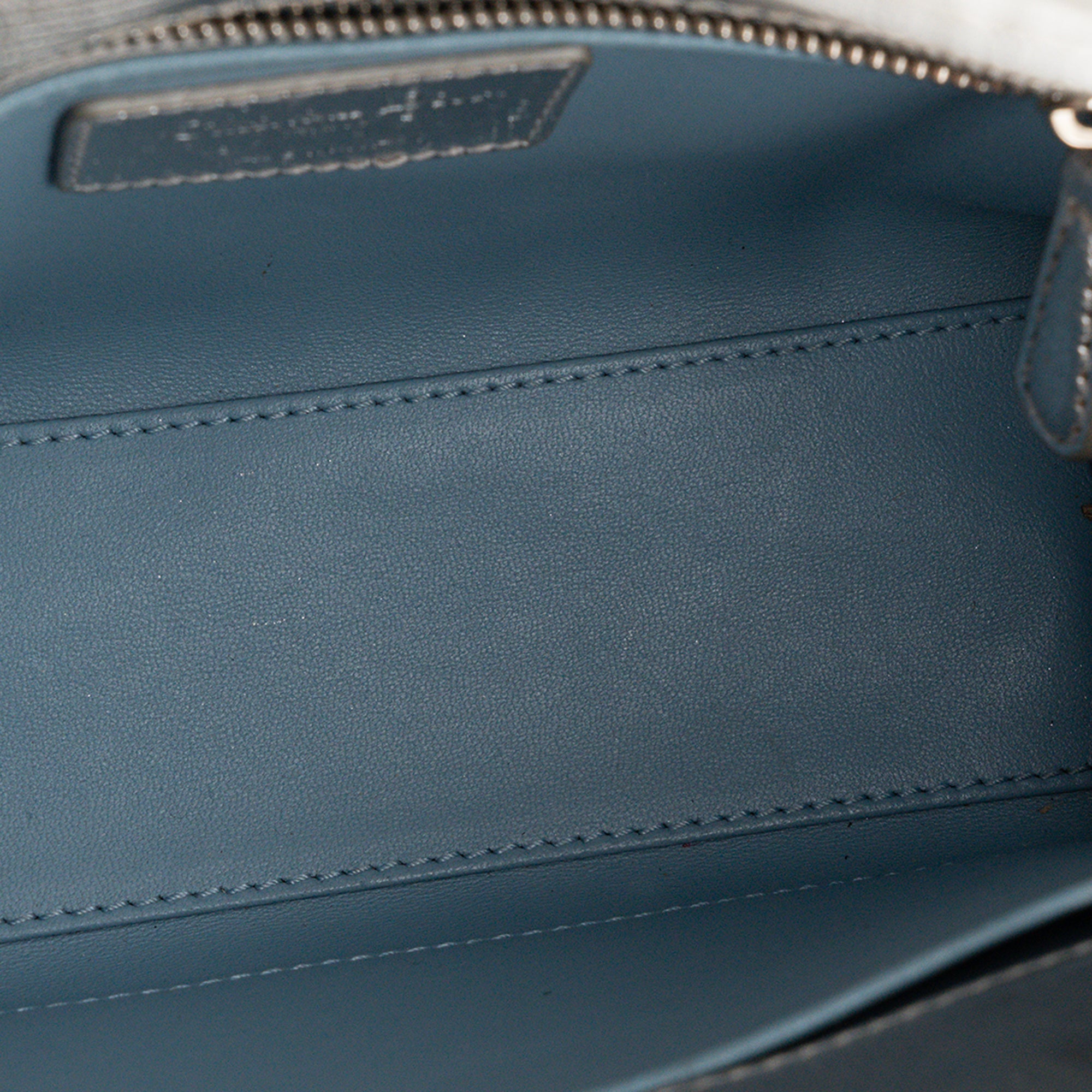 DIOR - Sac à bandoulière Lady Dior small en cuir froissé argenté édition limitée