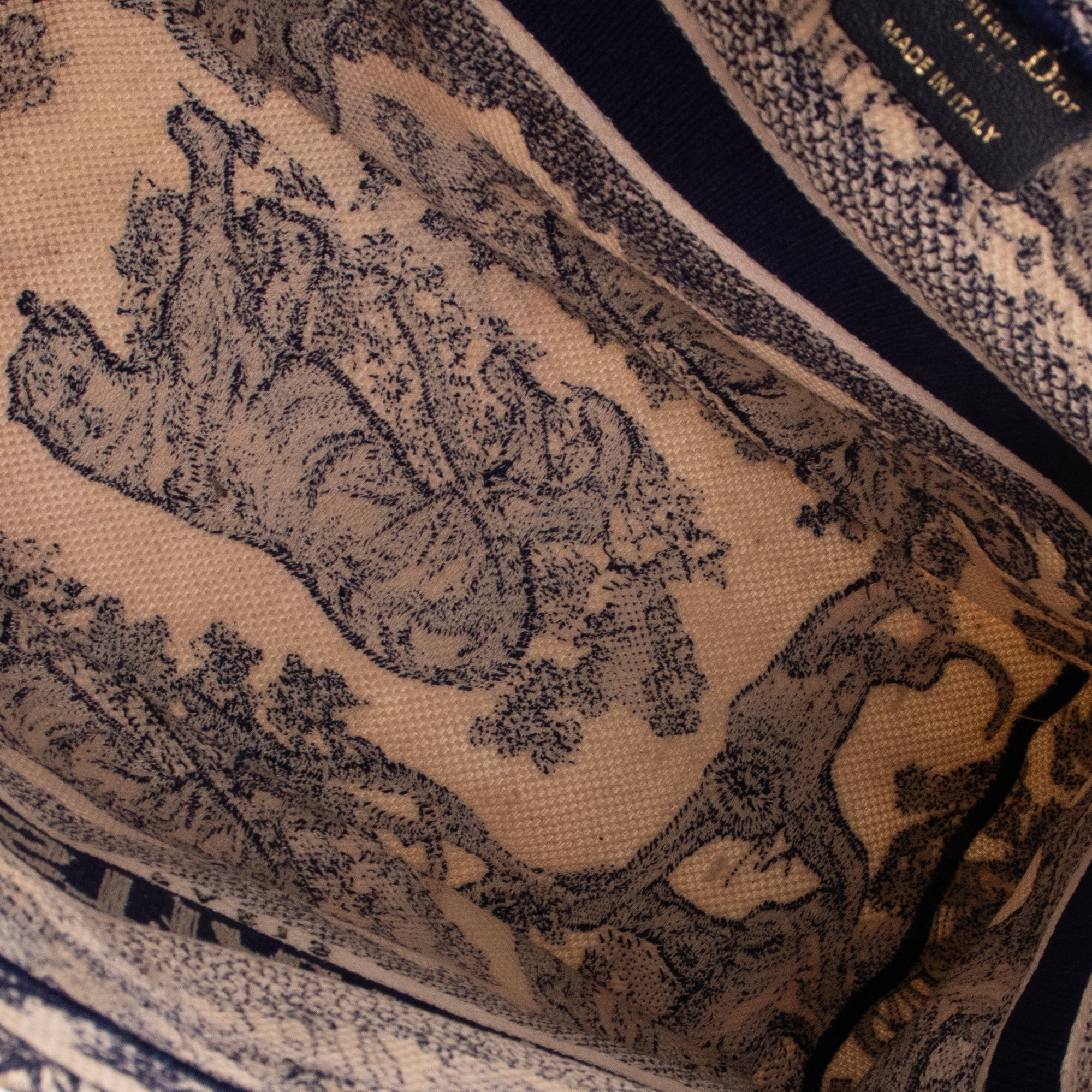 DIOR Sac cabas Book Tote Dior en toile de jouy bleu marine d