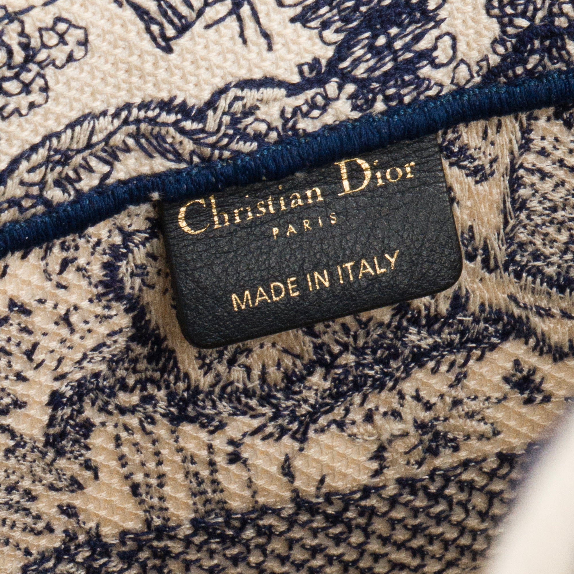DIOR - Sac cabas Book Tote medium Dior en toile de jouy bleu marine et blanche