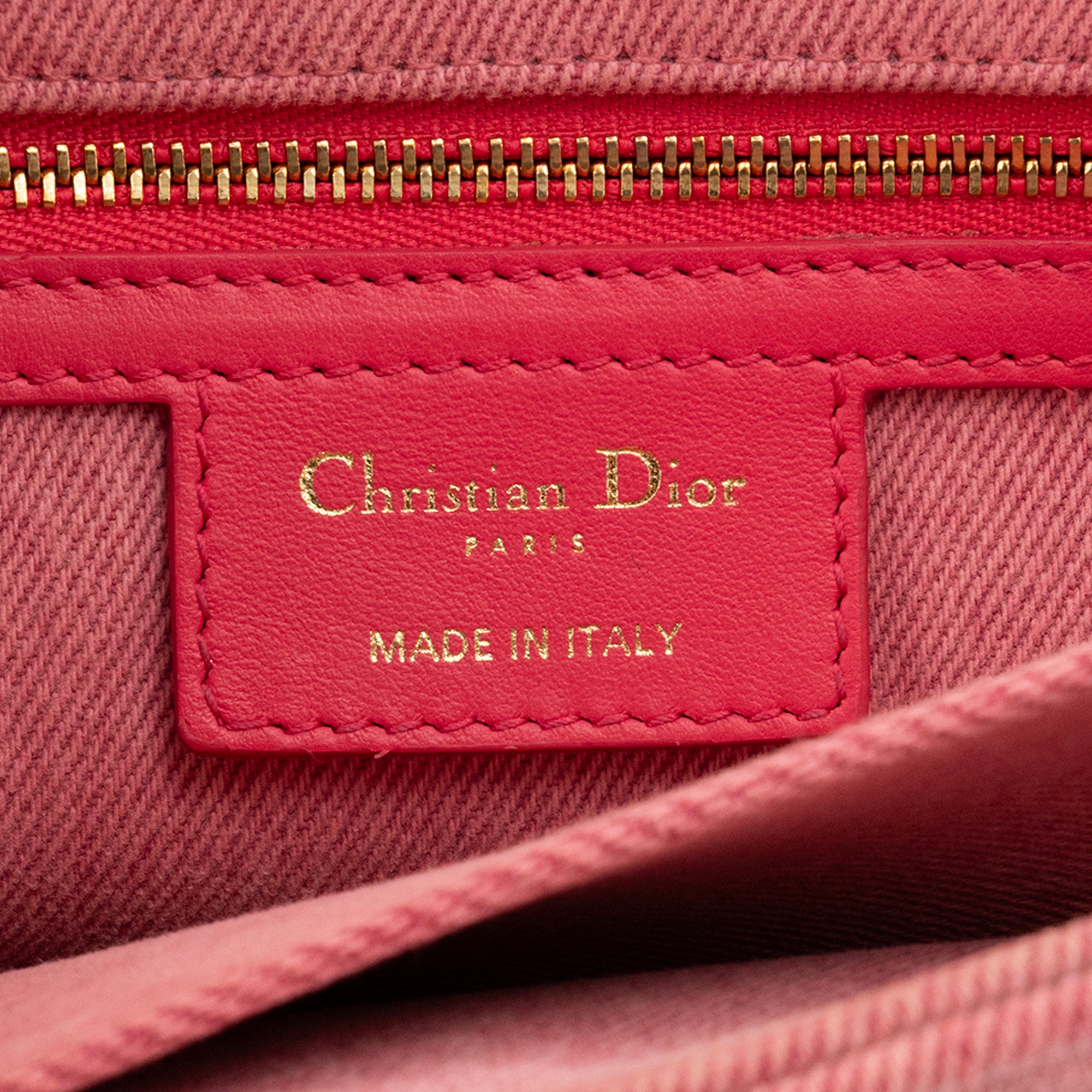 DIOR - Sac à bandoulière Caro medium Dior en denim rose