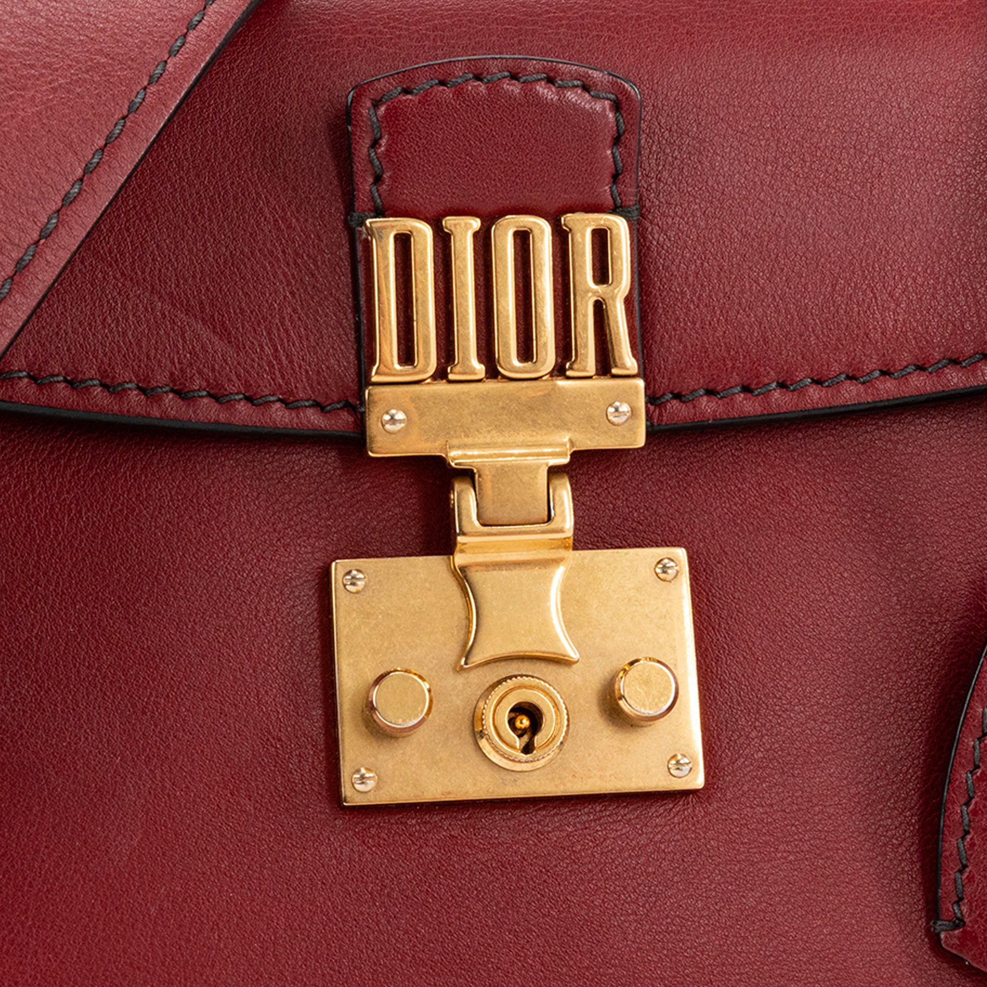 DIOR - Sac à bandoulière Dioraddict Dior en cuir lisse cuir bordeaux