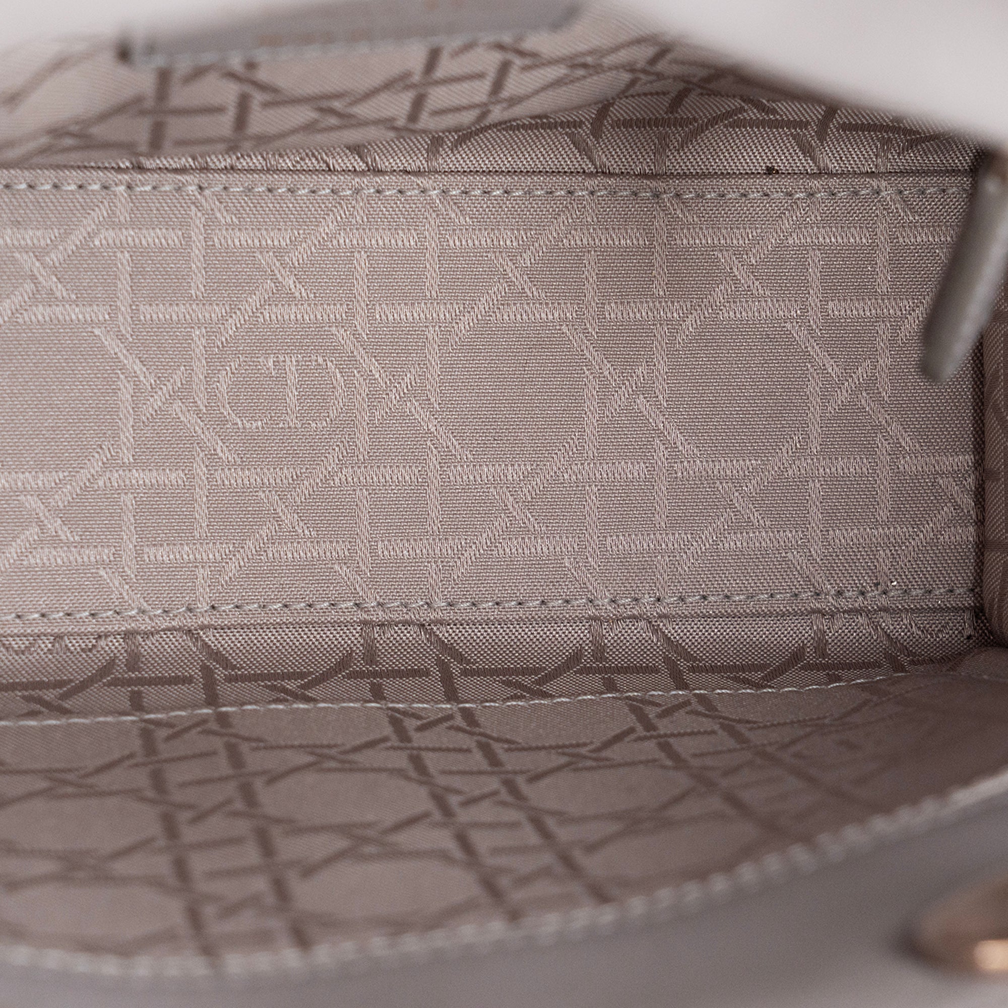 DIOR - Sac à bandoulière Lady Dior Small Dior en cuir lisse gris édition limitée