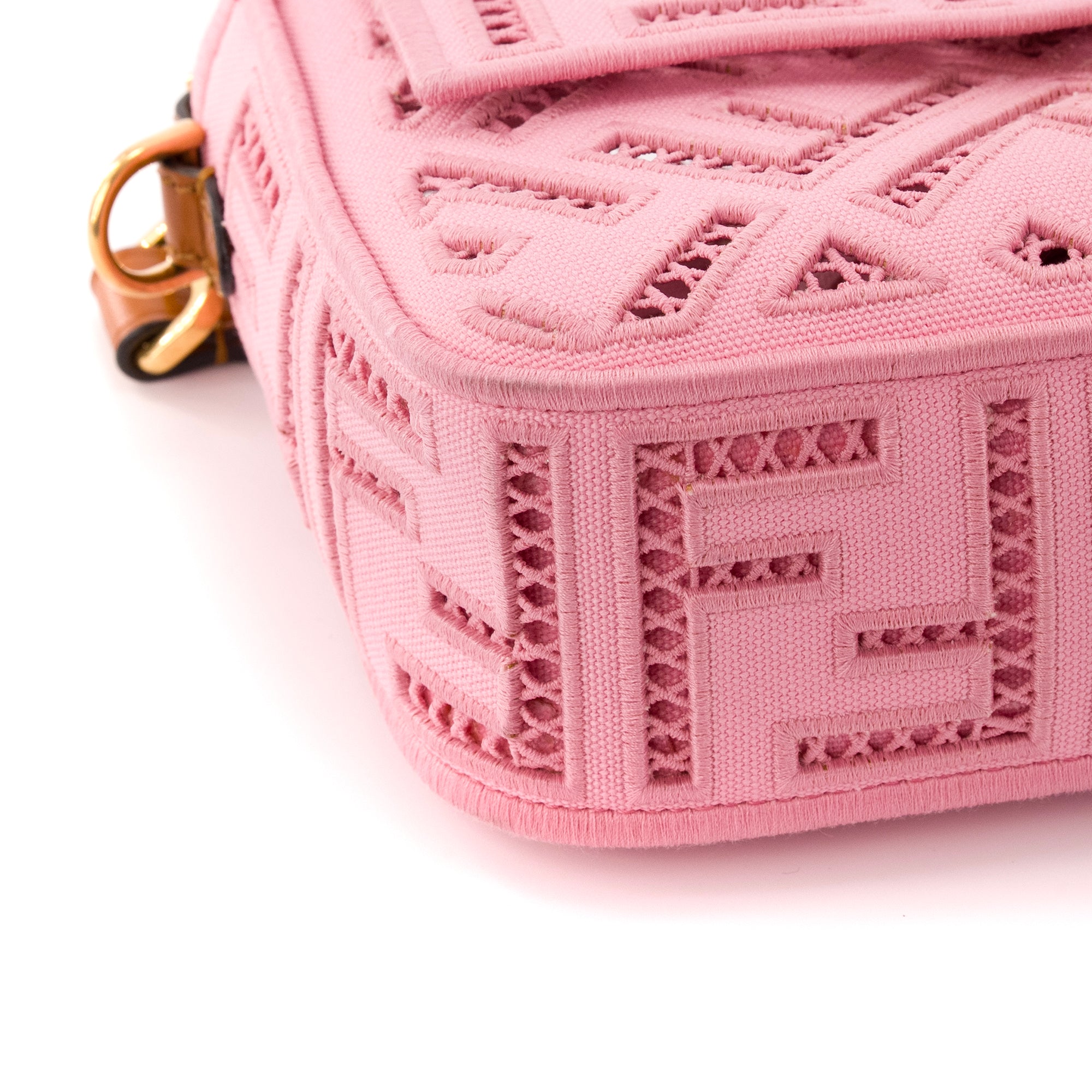 FENDI - Sac à bandoulière Baguette Fendi en toile rose édition limitée