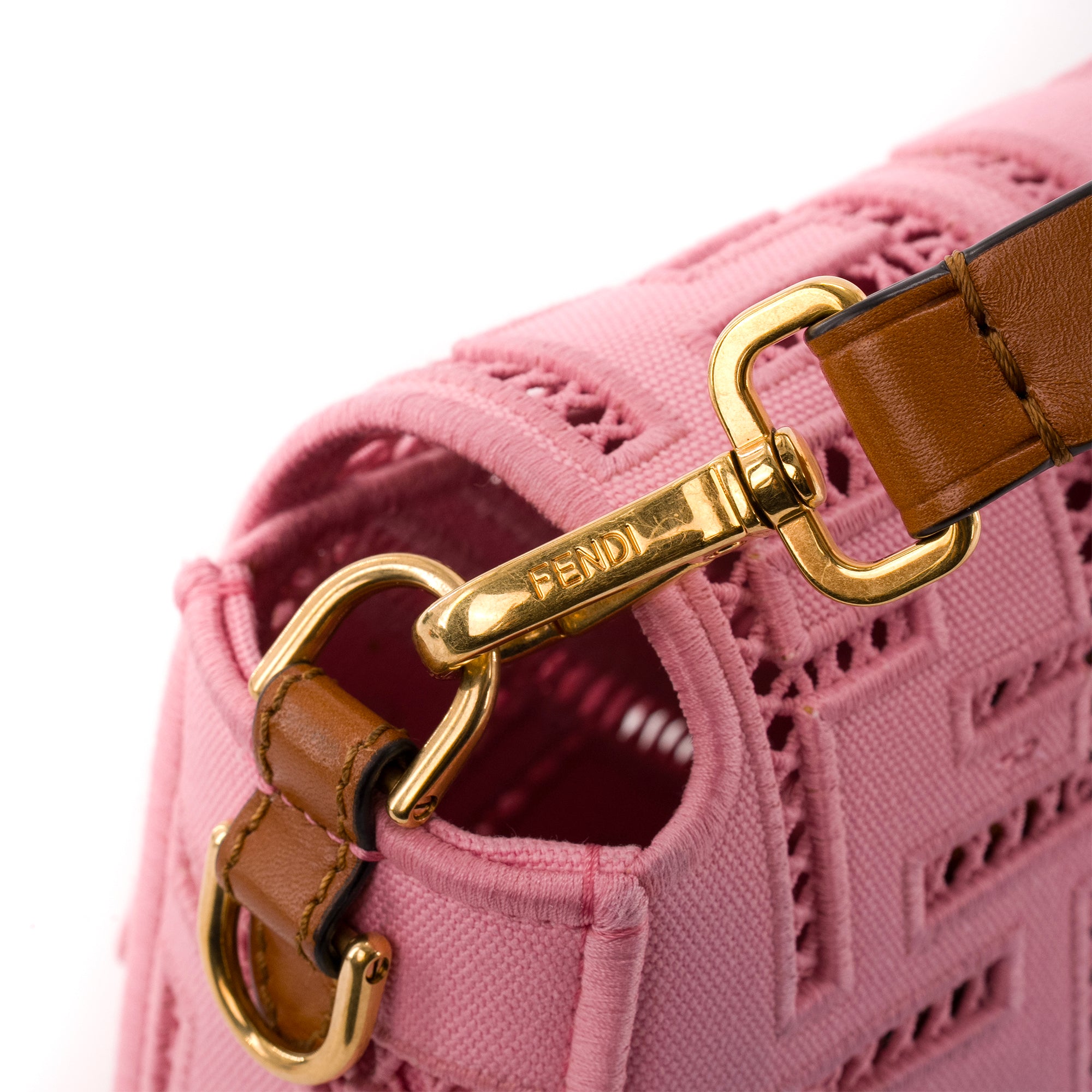 FENDI - Sac à bandoulière Baguette Fendi en toile rose édition limitée