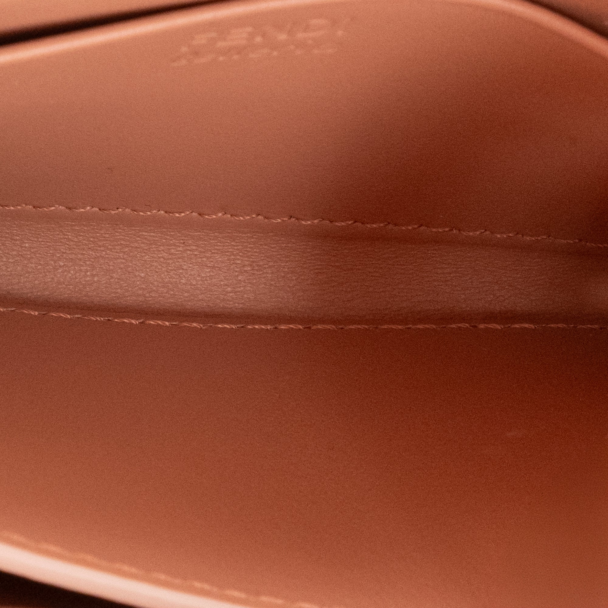 FENDI - Porte-monnaie Peekaboo Fendi en cuir grainé rose