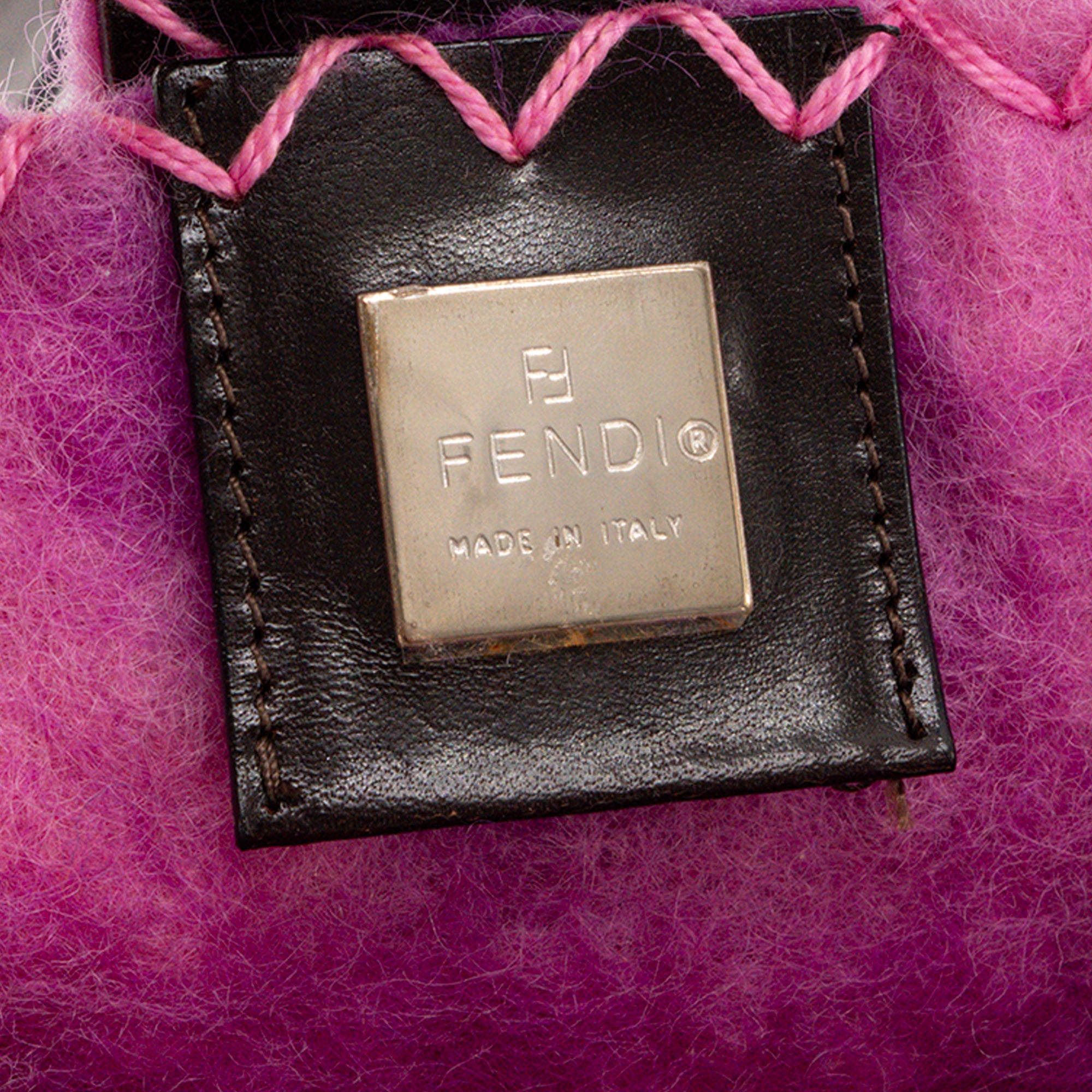 FENDI - Sac à bandoulière Baguette Fendi en laine patchwork violet