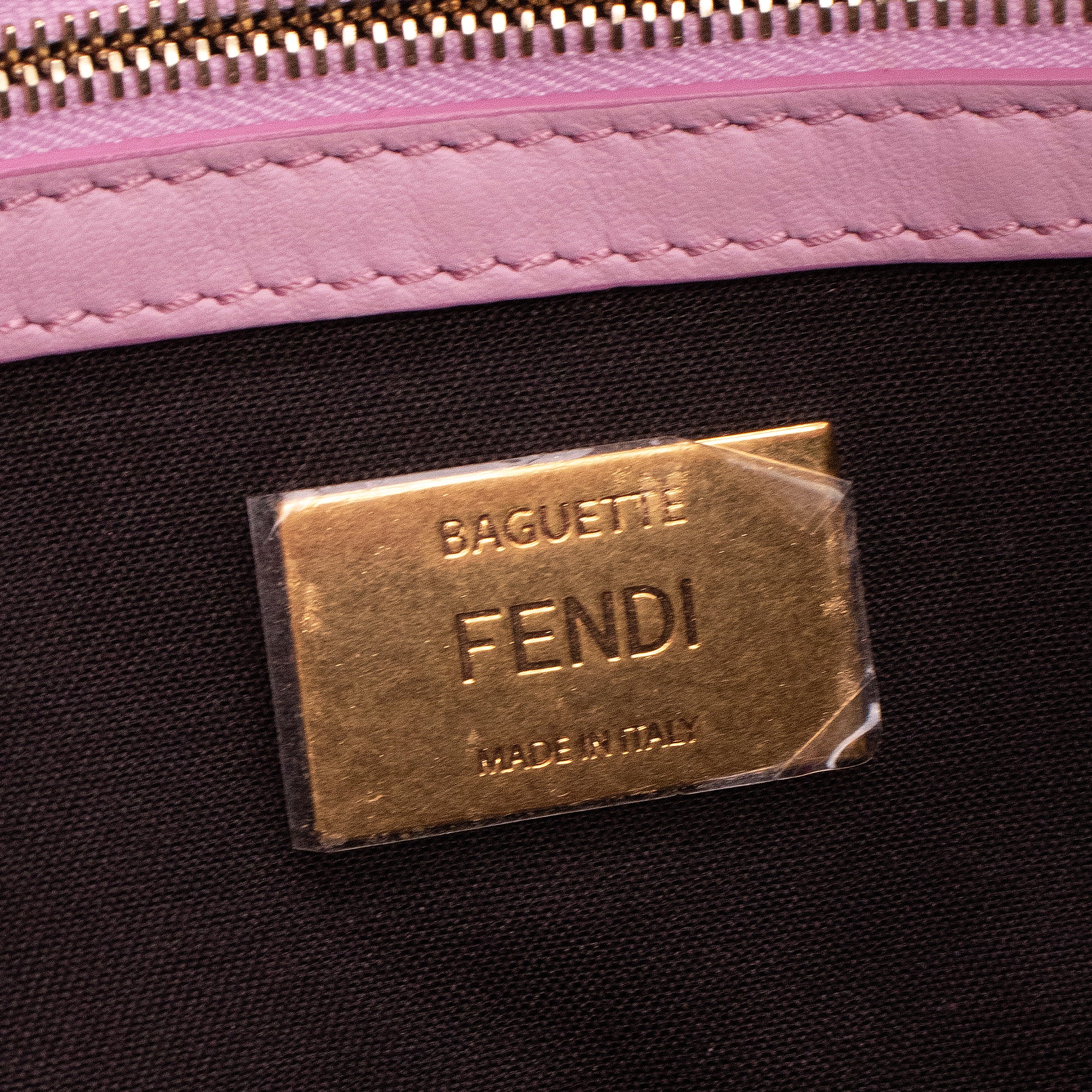 FENDI - Sac à bandoulière Baguette Fendi en velours embossé zucca rose
