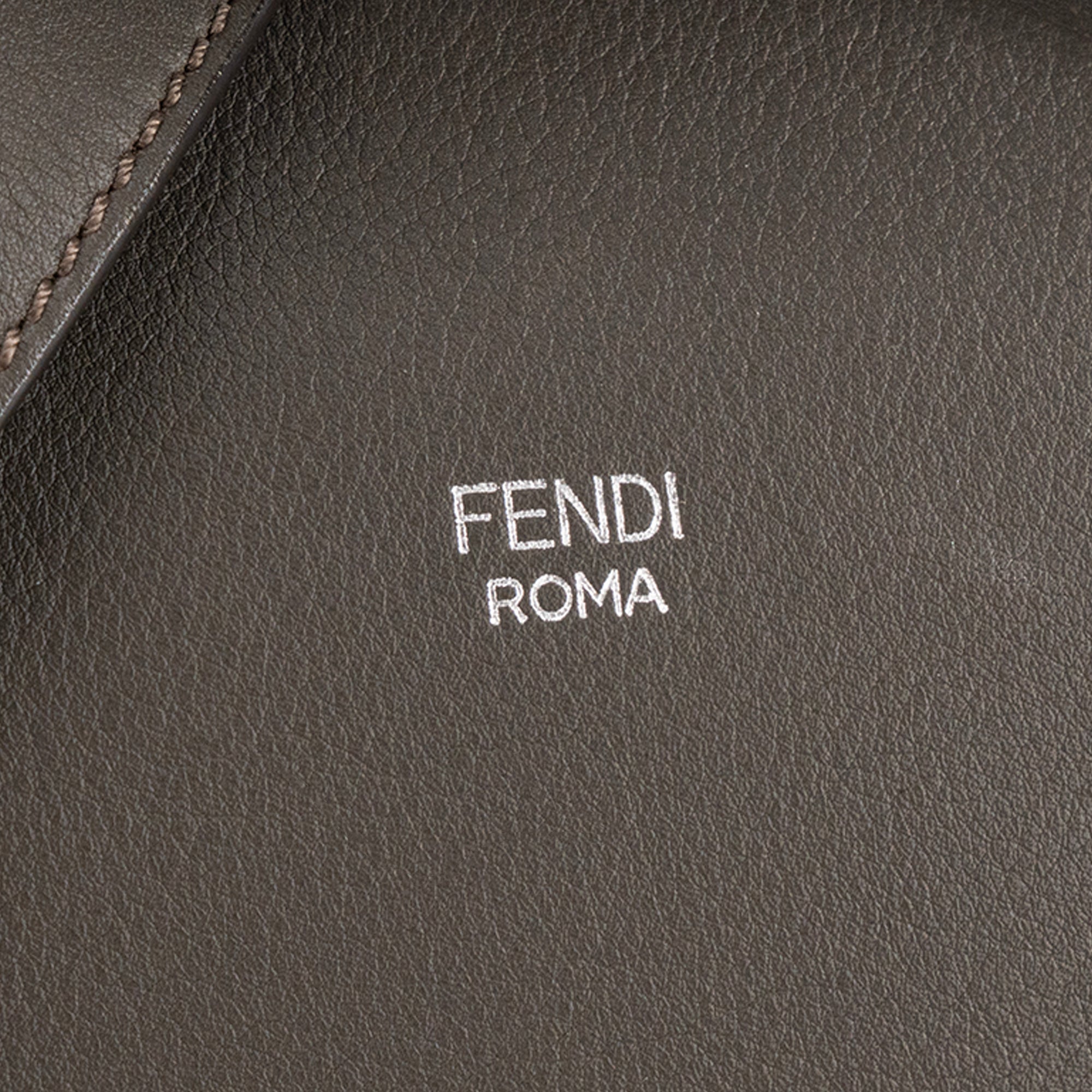 FENDI - Sac à bandoulière By the Way MM Fendi en cuir lisse gris