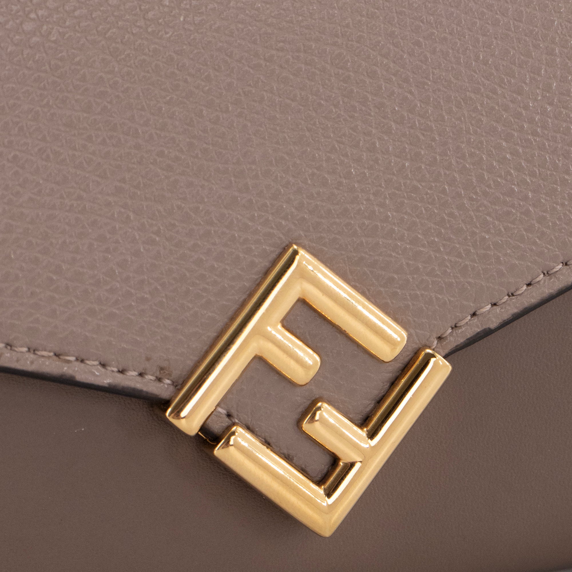 FENDI - Sac à bandoulière Wallet On Chain Diamonds Fendi en cuir gris