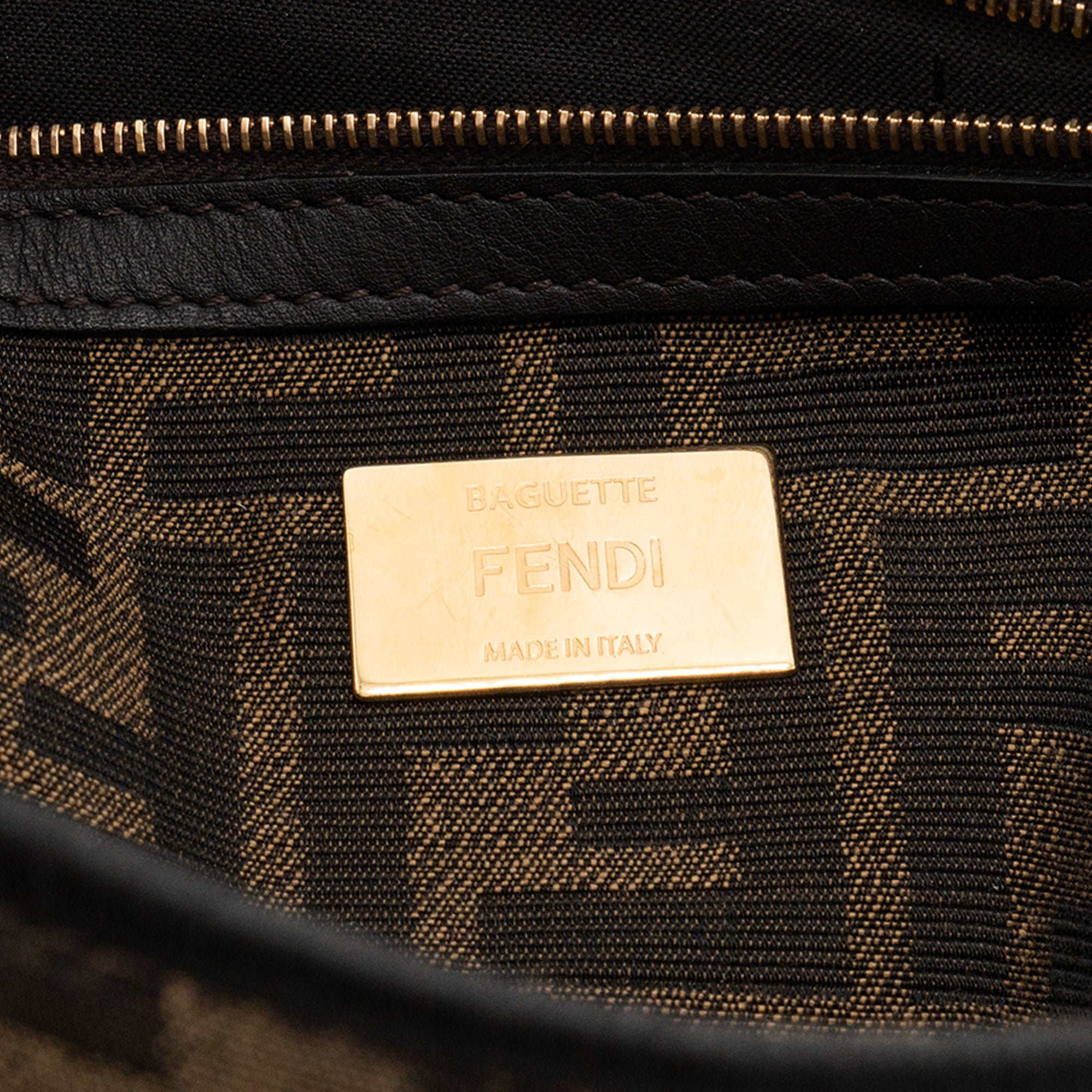 FENDI - Sac à bandoulière Baguette Fendi en toile monogrammée marron et noire