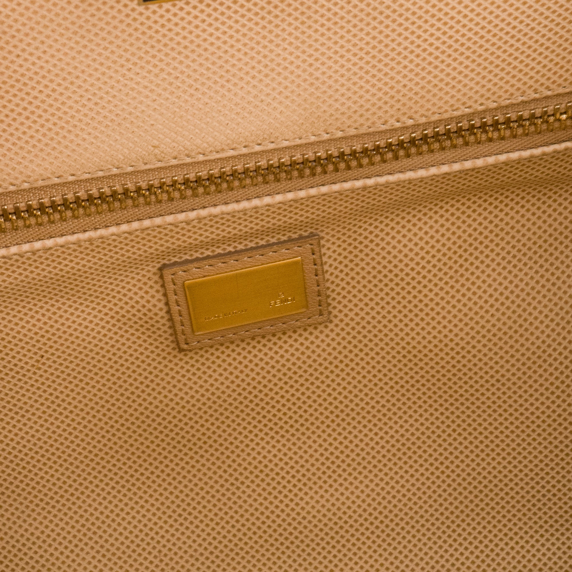 FENDI - Sac à main Peekaboo Fendi en cuir grainé beige vintage