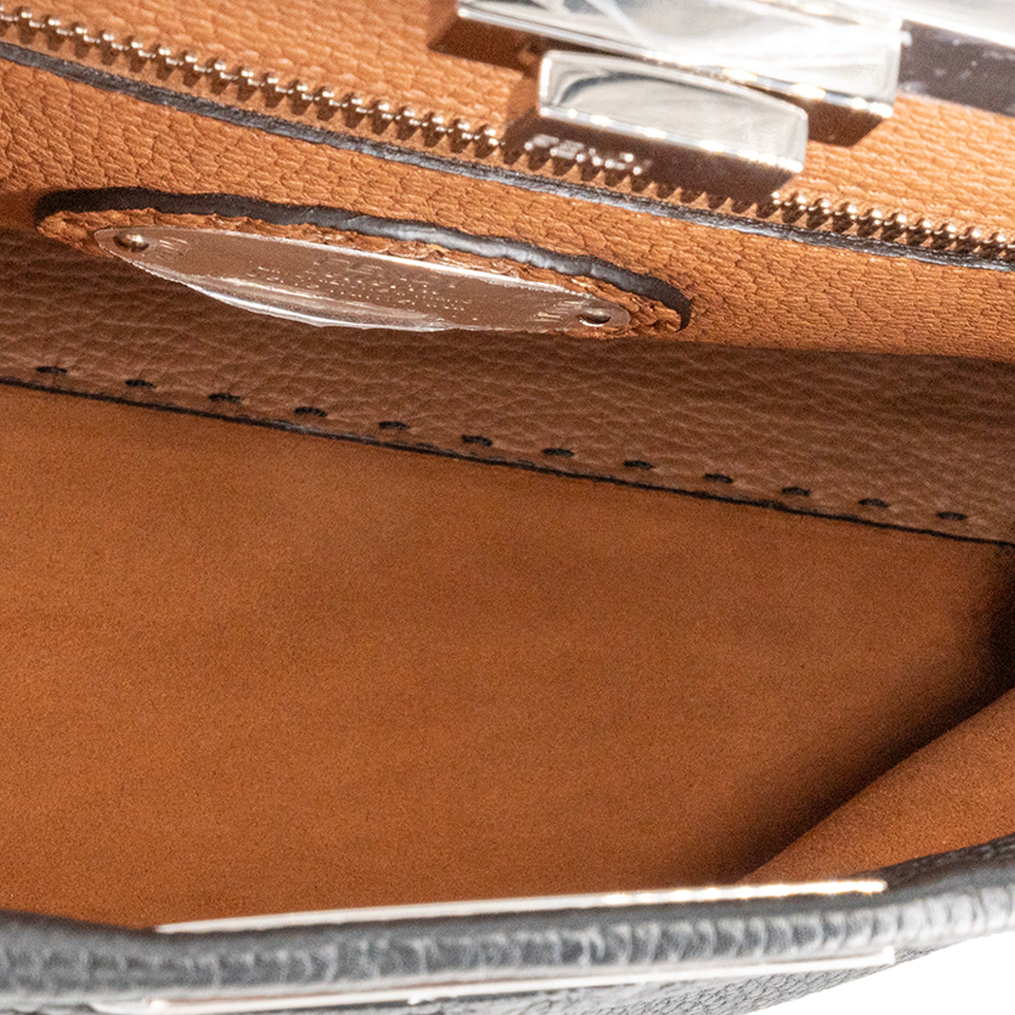 FENDI - Sac à main Peekaboo Fendi en cuir grainé noir