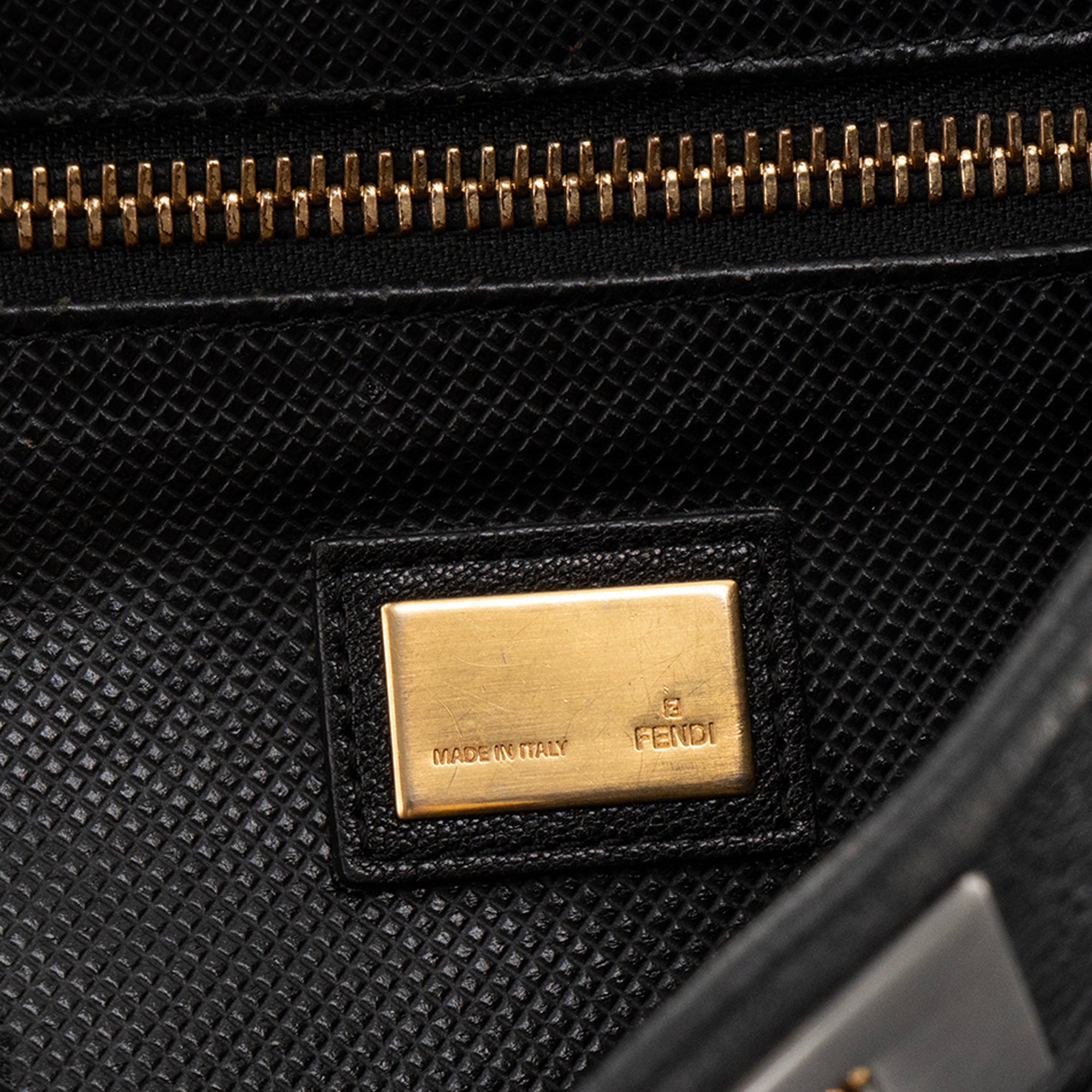 FENDI - Sac à main Peekaboo Fendi en cuir grainé noir