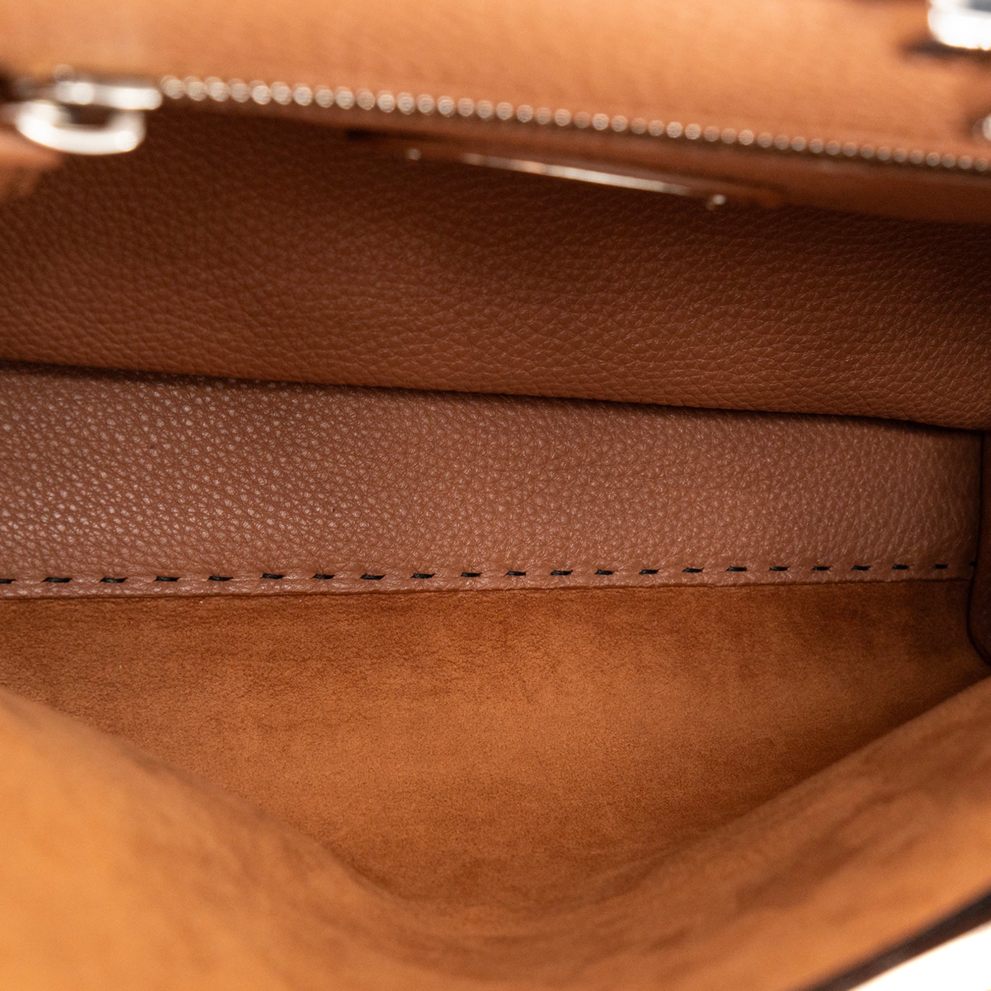 FENDI - Sac à main Peekaboo Fendi en cuir grainé noir