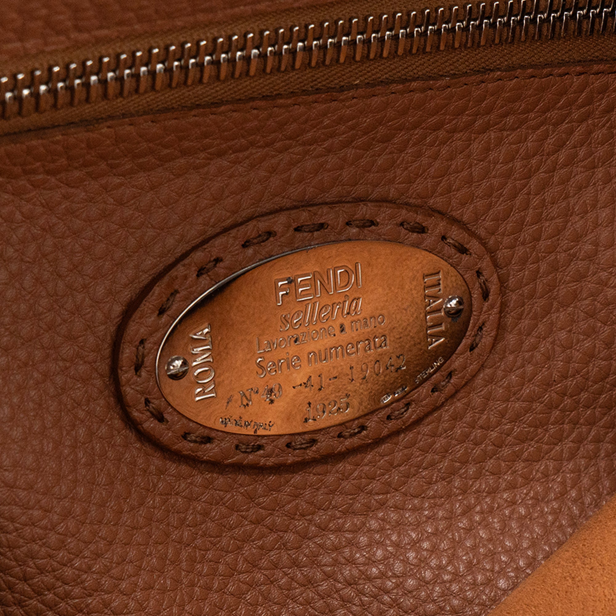 FENDI - Sac à main Peekaboo Fendi en cuir grainé noir