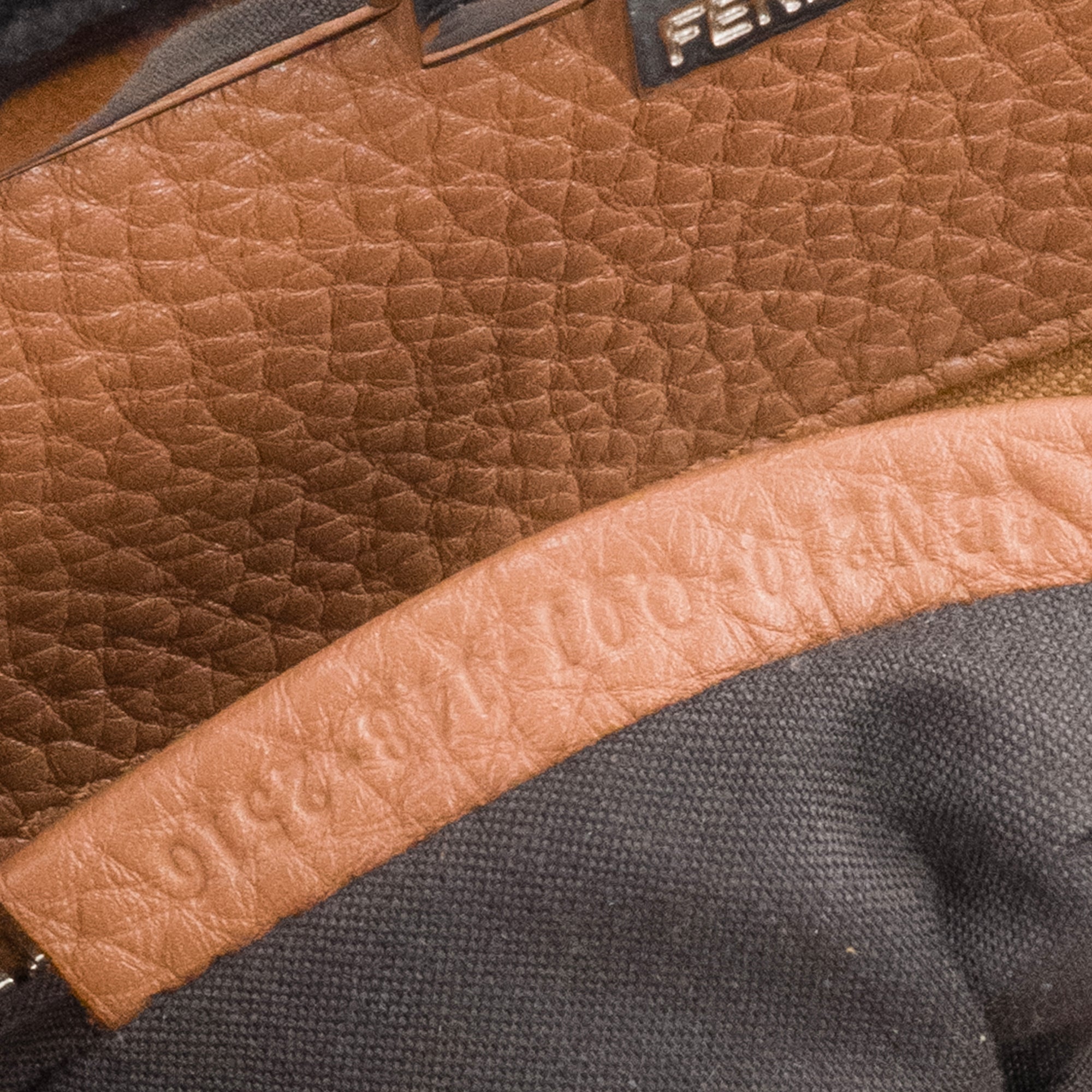 FENDI - Sac à main Peekaboo Fendi en cuir grainé noir