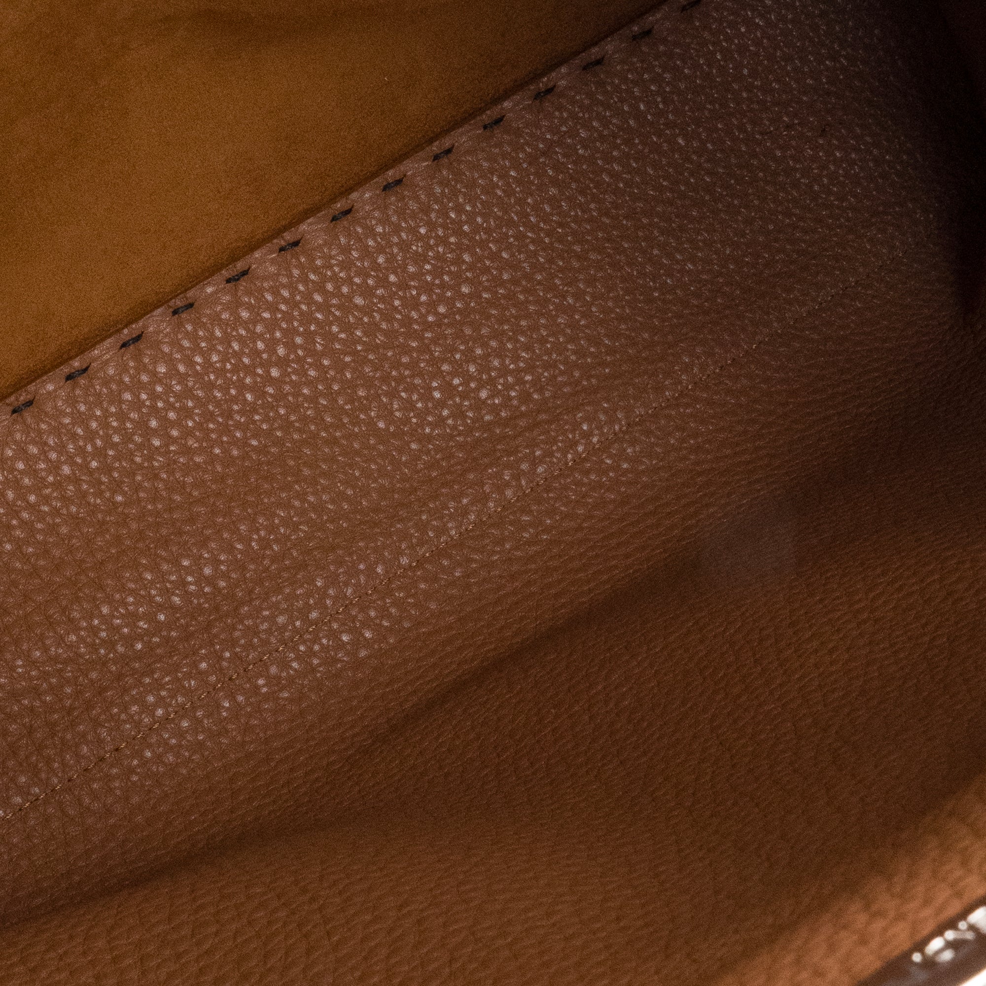 FENDI - Sac à main Peekaboo Fendi en cuir grainé noir