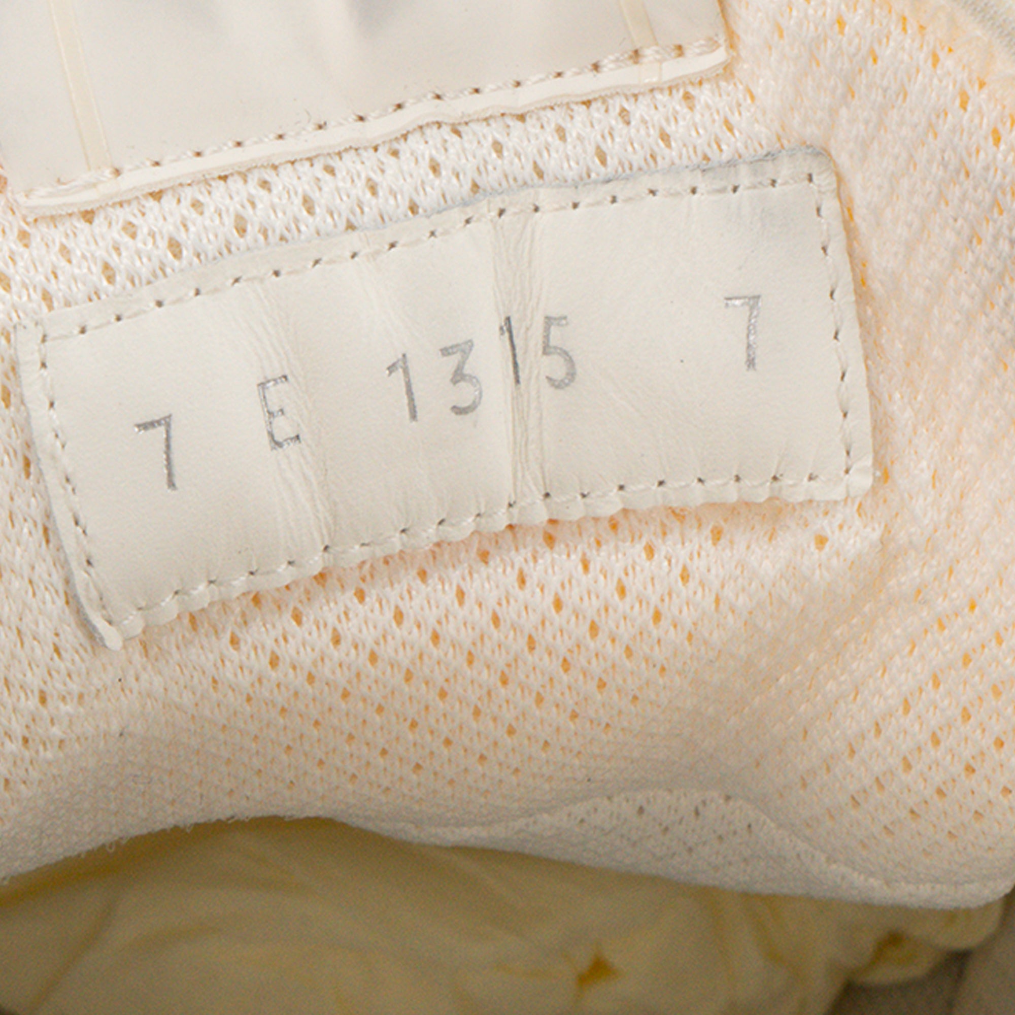 FENDI - Sneakers montantes Fendi en cuir blanc et toile monogrammée (T41)