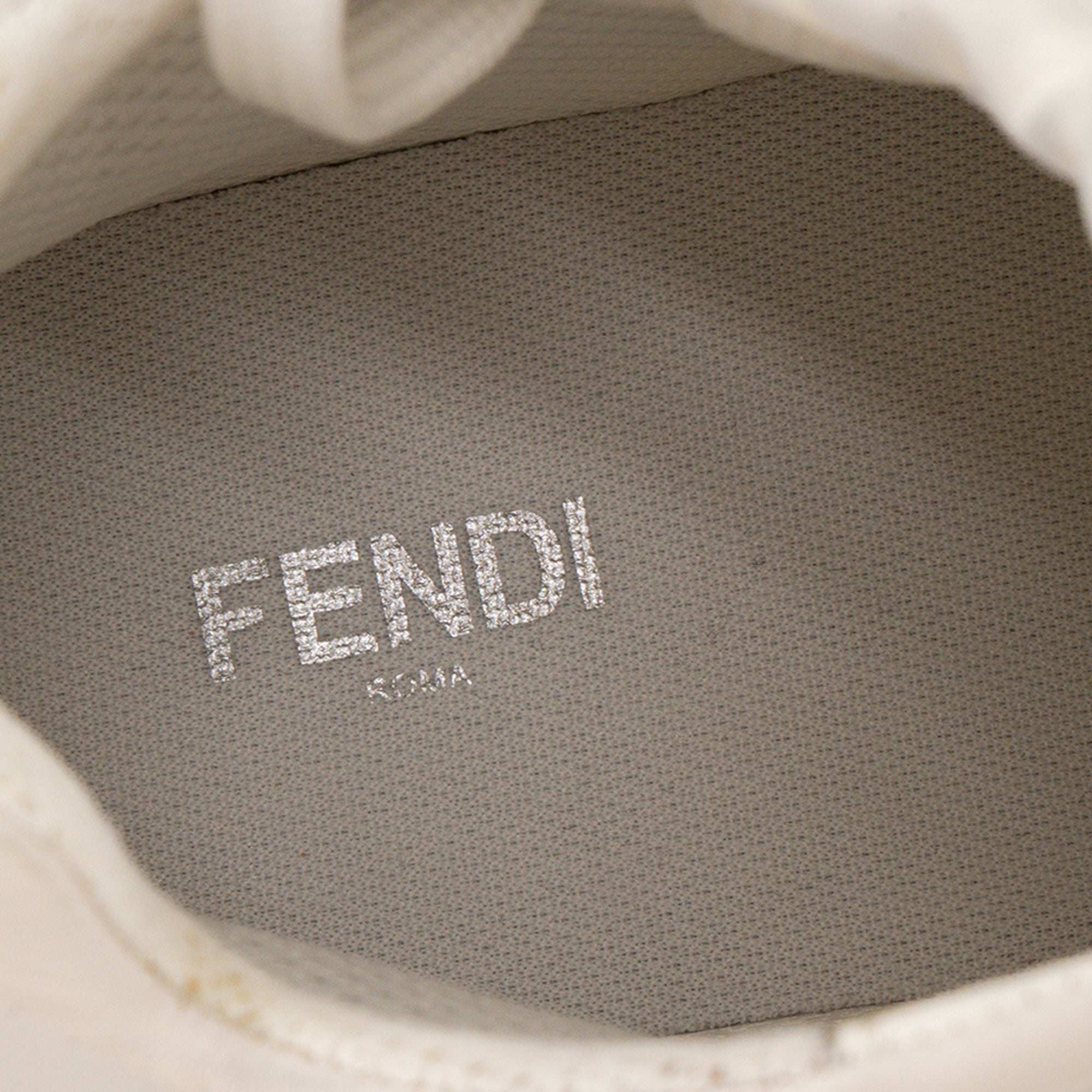 FENDI - Sneakers montantes Fendi en cuir blanc et toile monogrammée (T41)