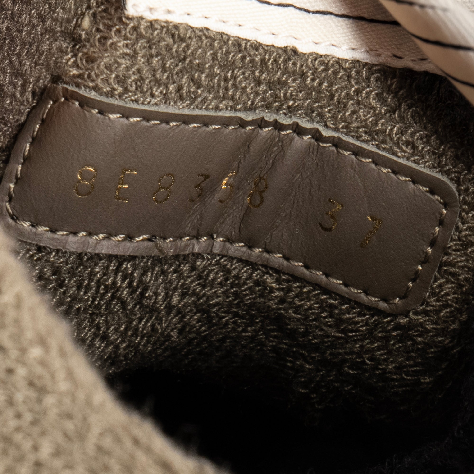 FENDI - Sneakers montantes Match Fendi en cuir et daim noir et blanc (T37)