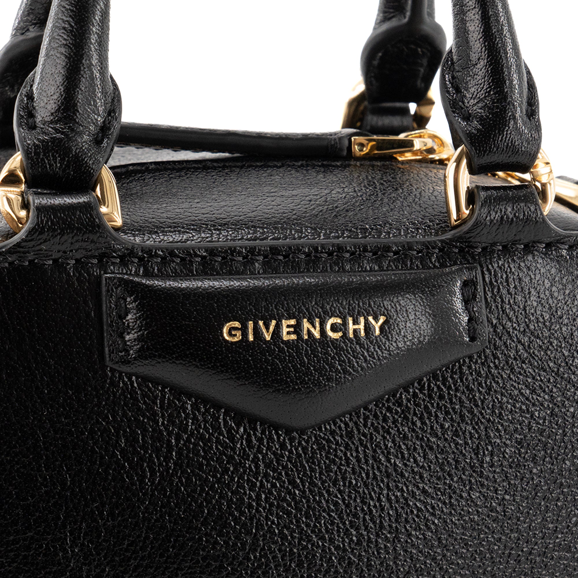 GIVENCHY - Sac à bandoulière Antigona Cube Mini Givenchy en cuir grainé noir