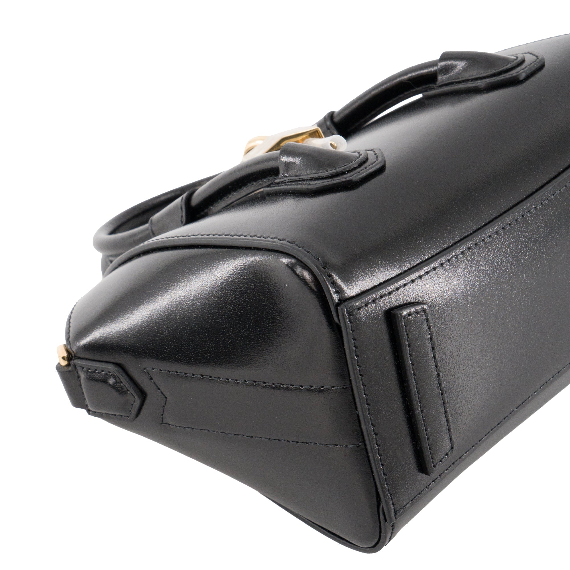 GIVENCHY - Sac à bandoulière Antigona Lock Givenchy en cuir lisse noir