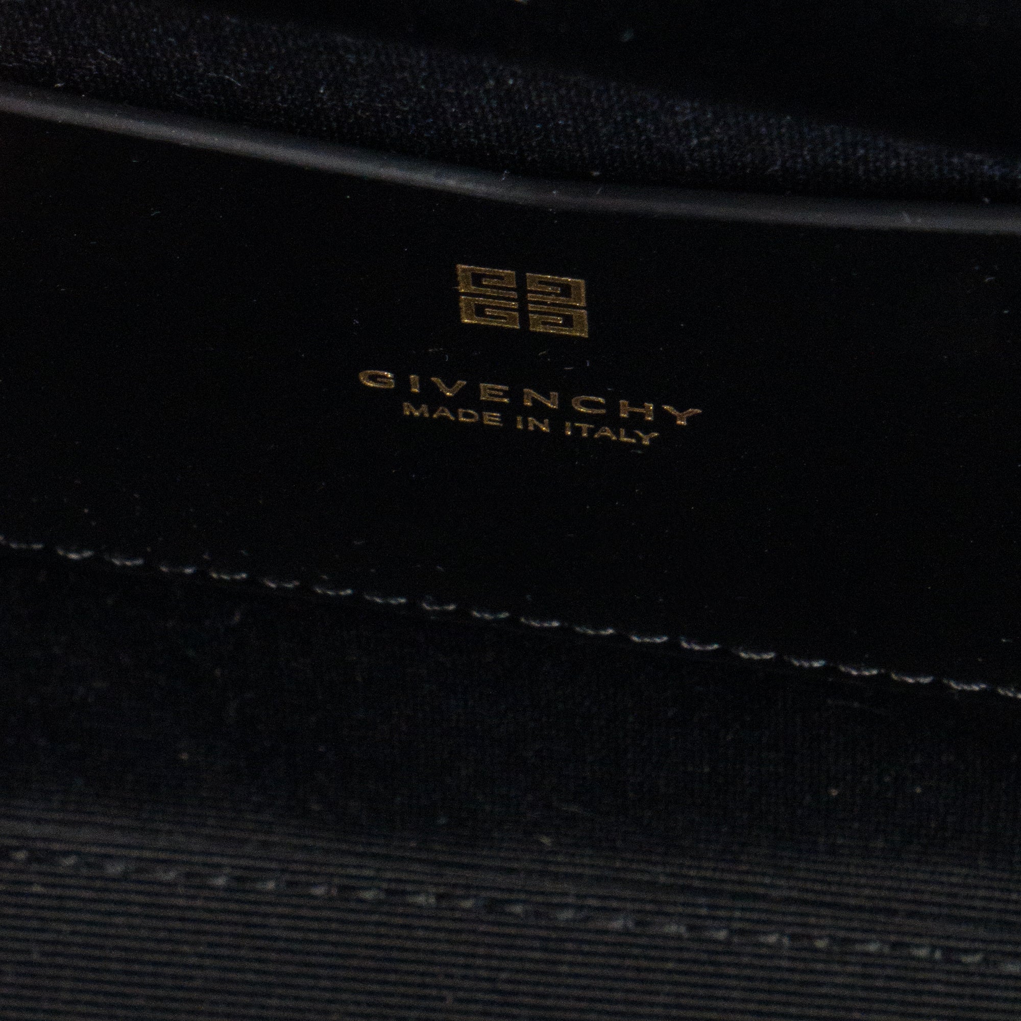 GIVENCHY - Sac à bandoulière Antigona Lock Givenchy en cuir lisse noir