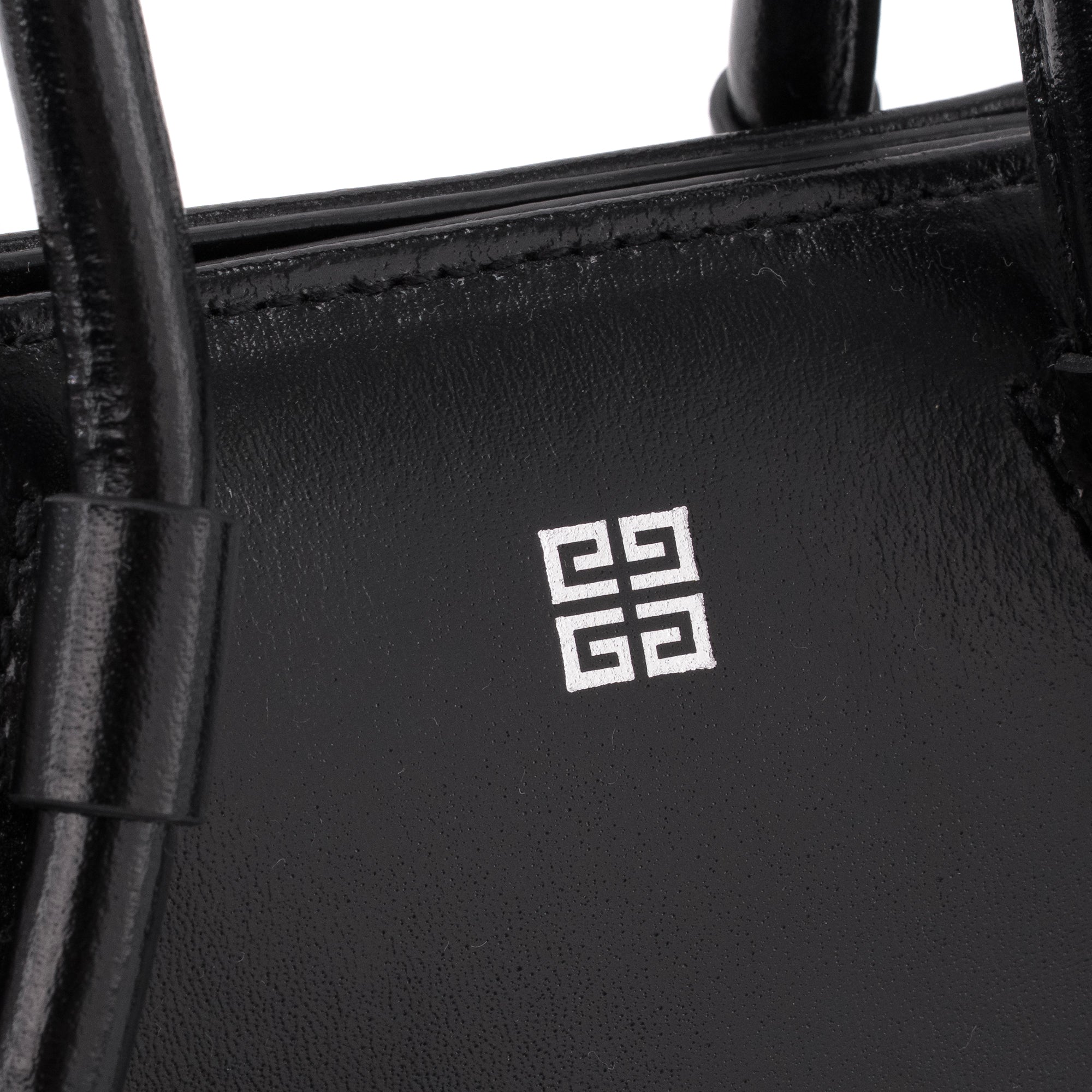 GIVENCHY - Sac à bandoulière Antigona Stretch Mini Givenchy en cuir lisse noir