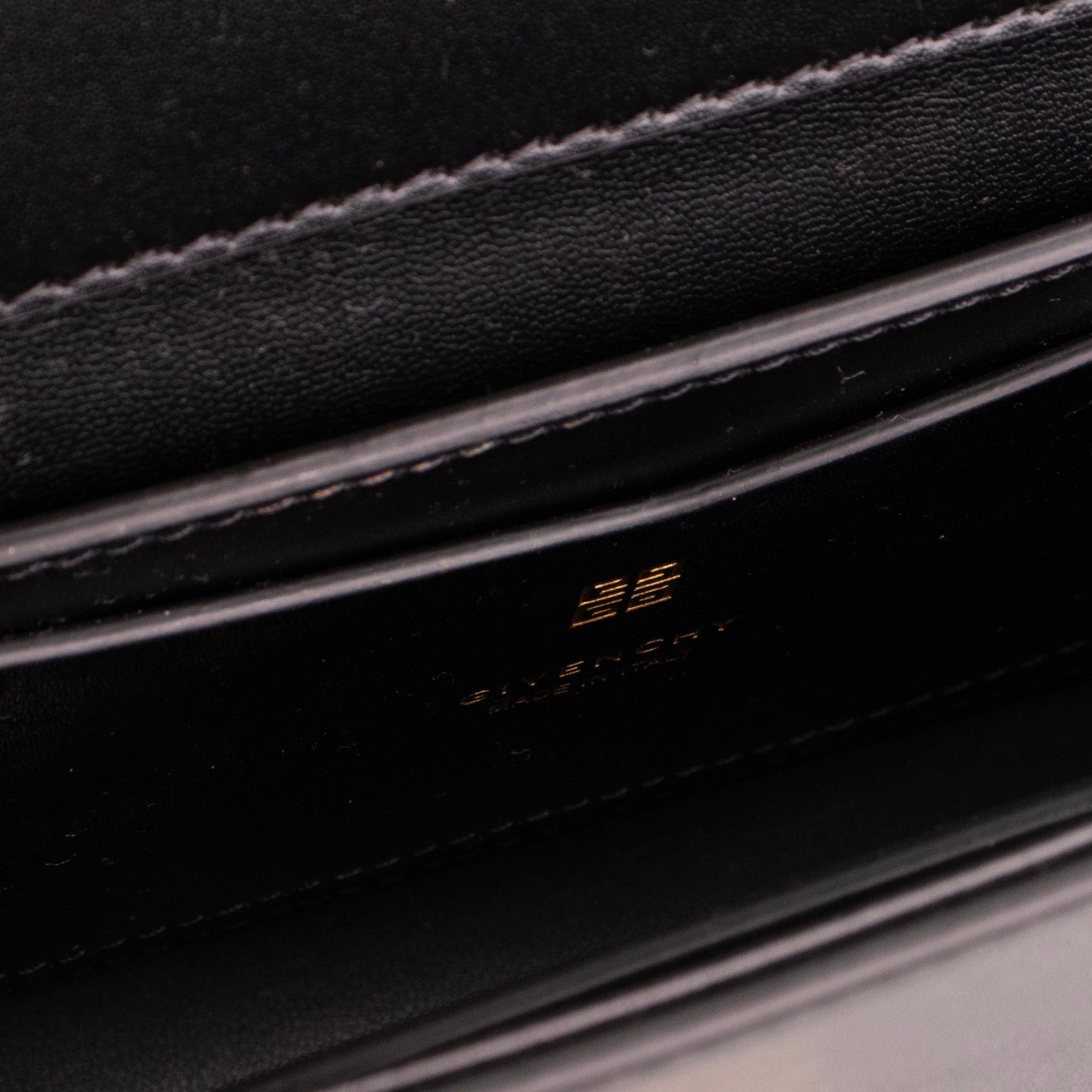 GIVENCHY - Sac à bandoulière 4G medium Givenchy en cuir box noir