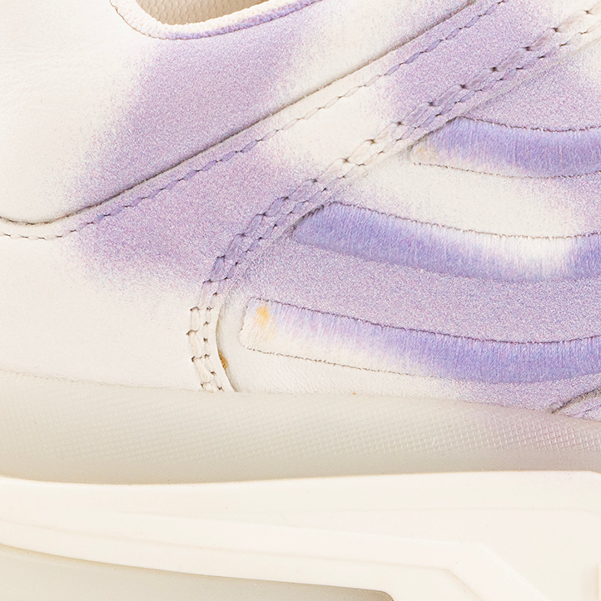 GIVENCHY - Sneakers Spectre Givenchy en cuir blanc et violet édition limitée (T37)