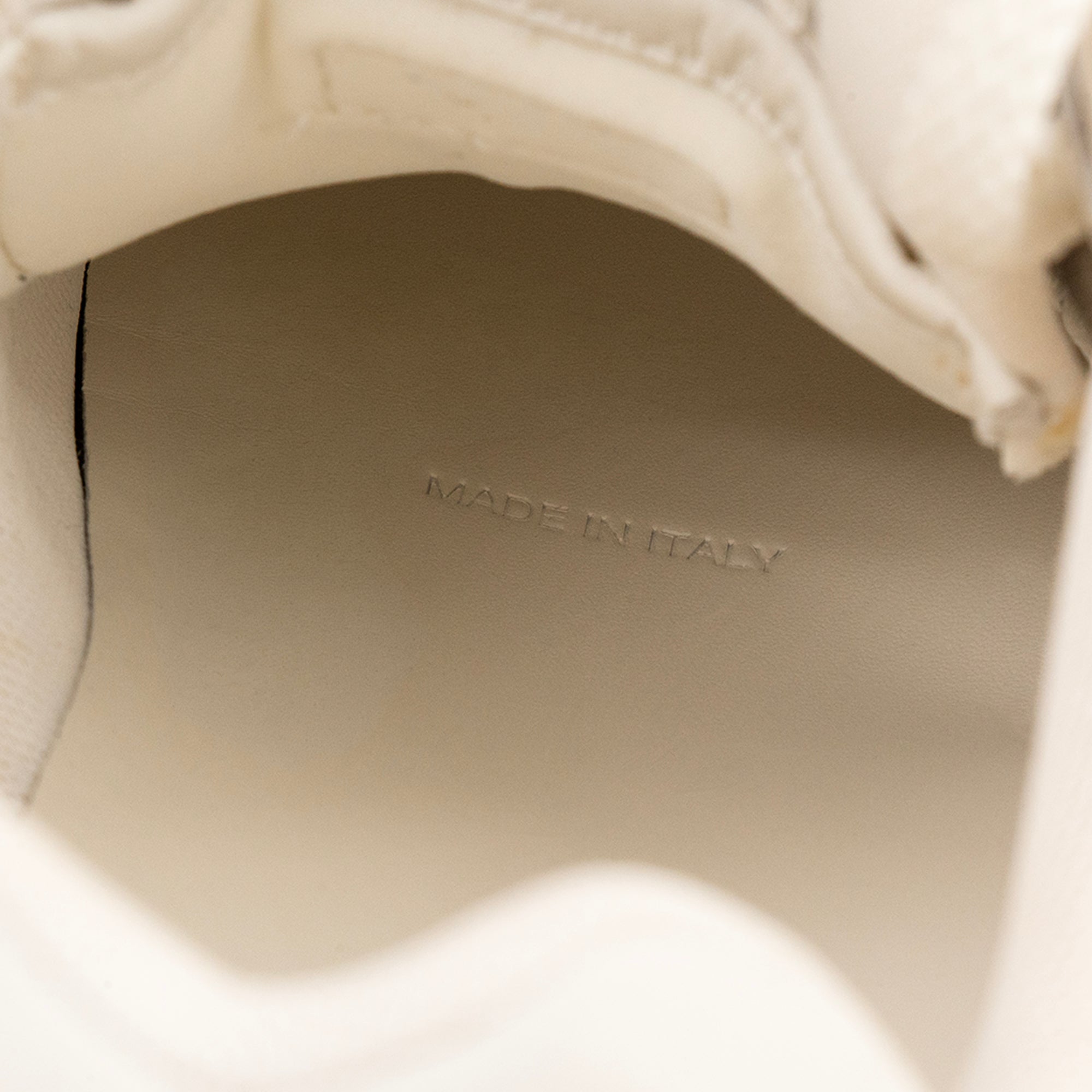 GIVENCHY - Sneakers Spectre Givenchy en cuir blanc et violet édition limitée (T37)
