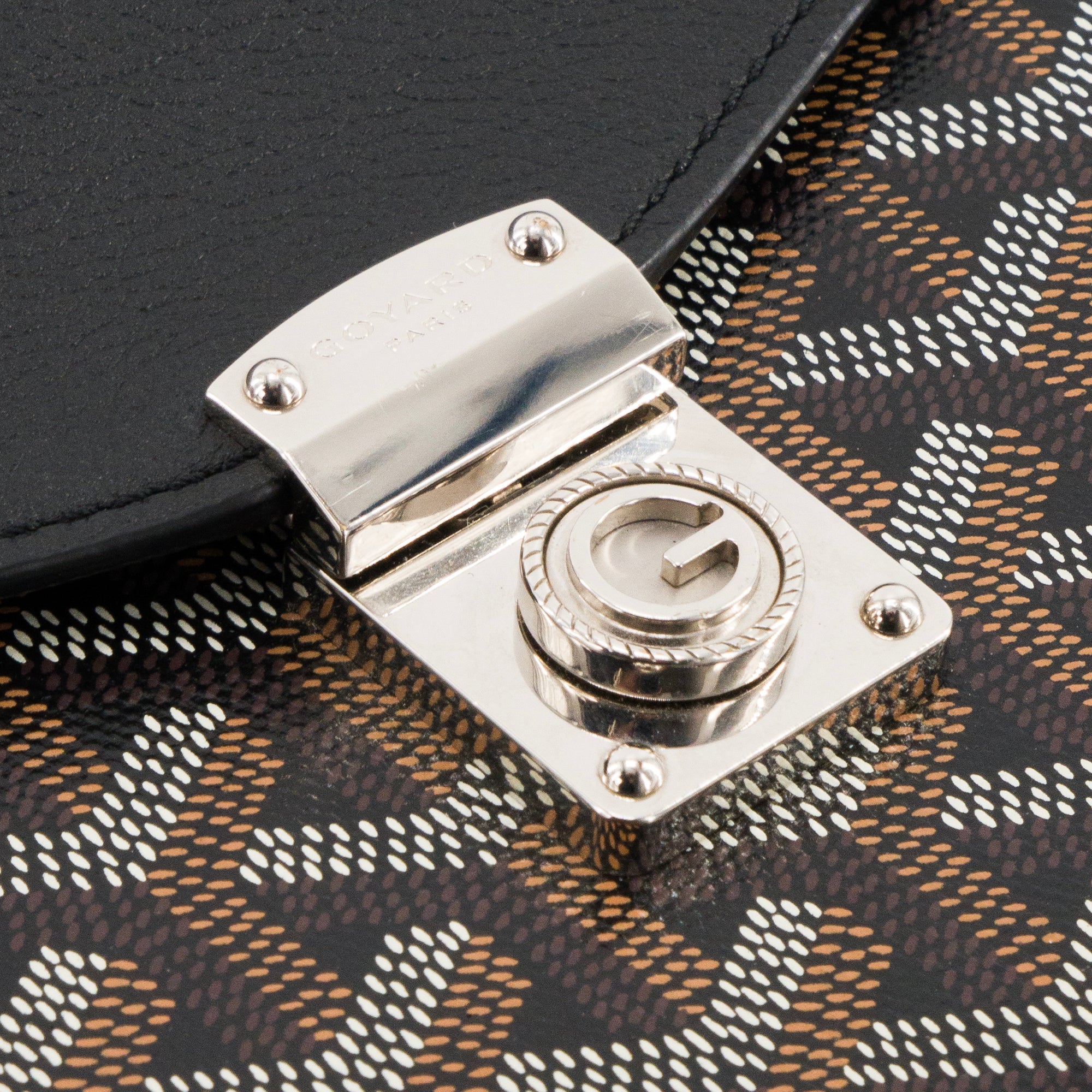 GOYARD - Pochette à bandoulière Chypre Goyard en toile Goyardine noire et marron