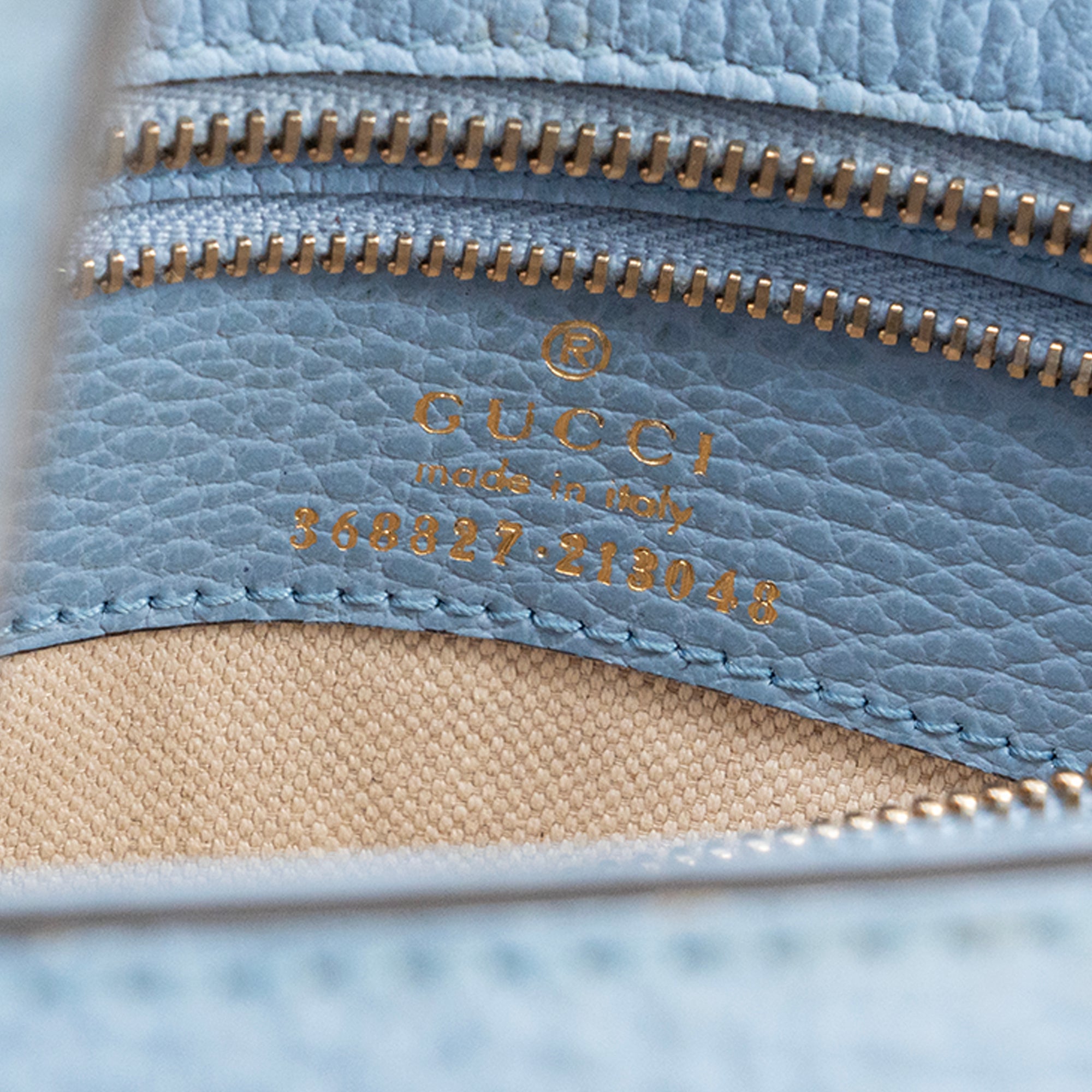 GUCCI - Sac à main Swing mini Gucci en cuir grainé bleu jean