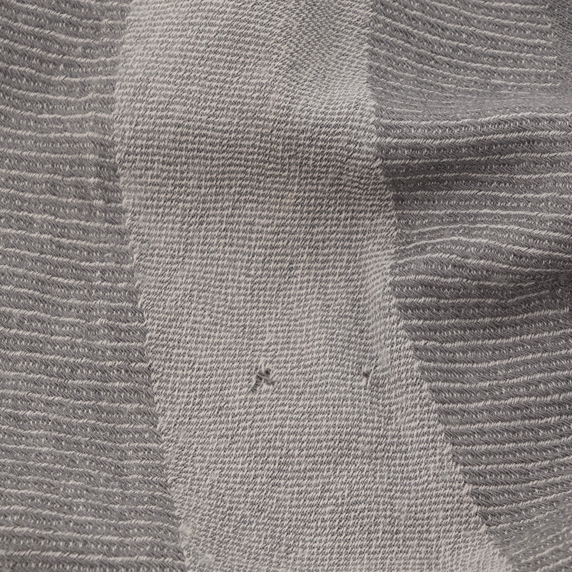 GUCCI - Châle Gucci en laine monogrammée grise