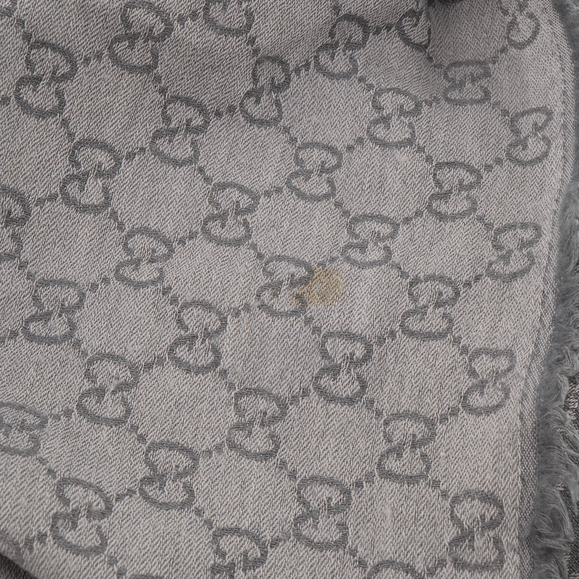 GUCCI - Châle Gucci en laine monogrammée grise