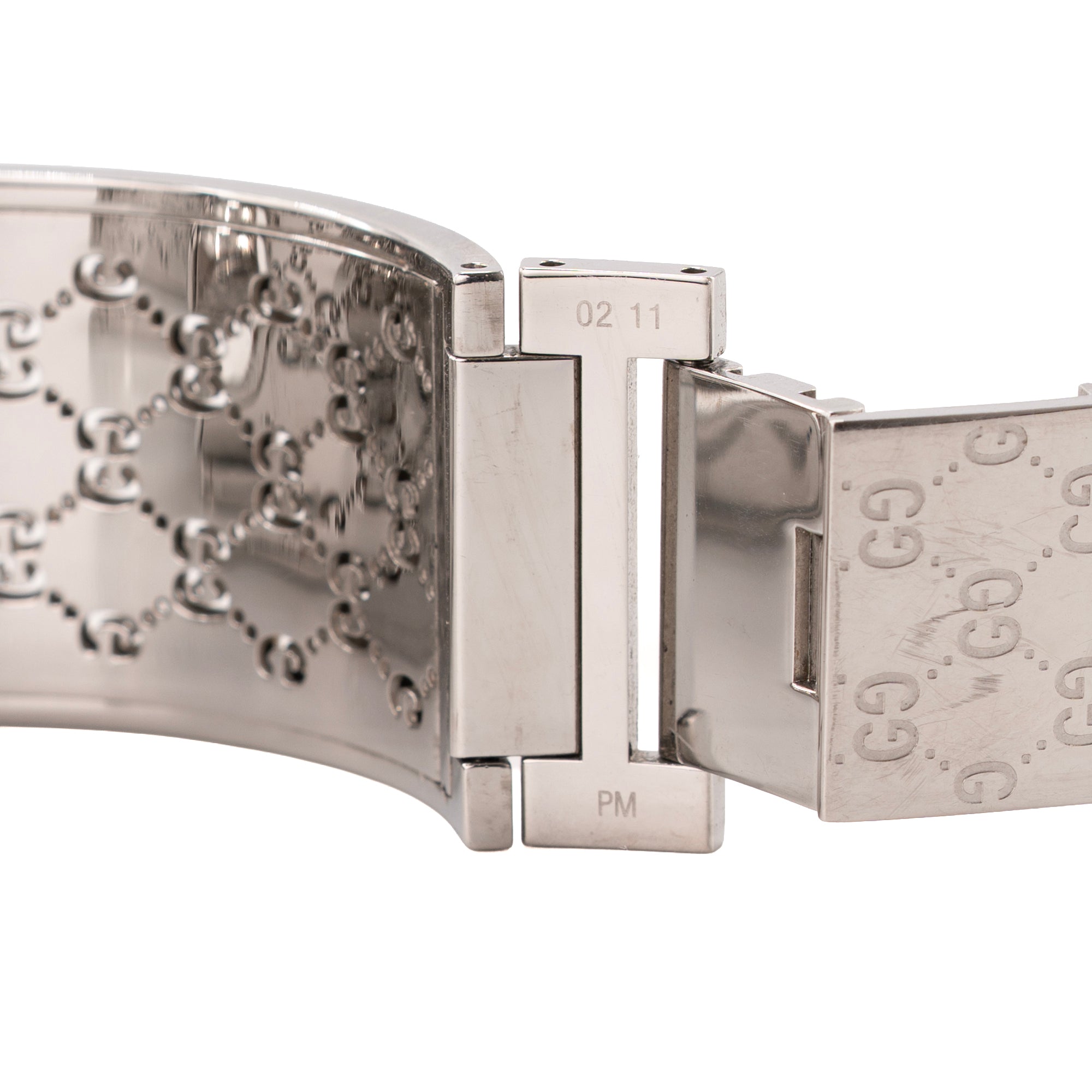 GUCCI - Montre Twirl Gucci en acier monogrammée argenté
