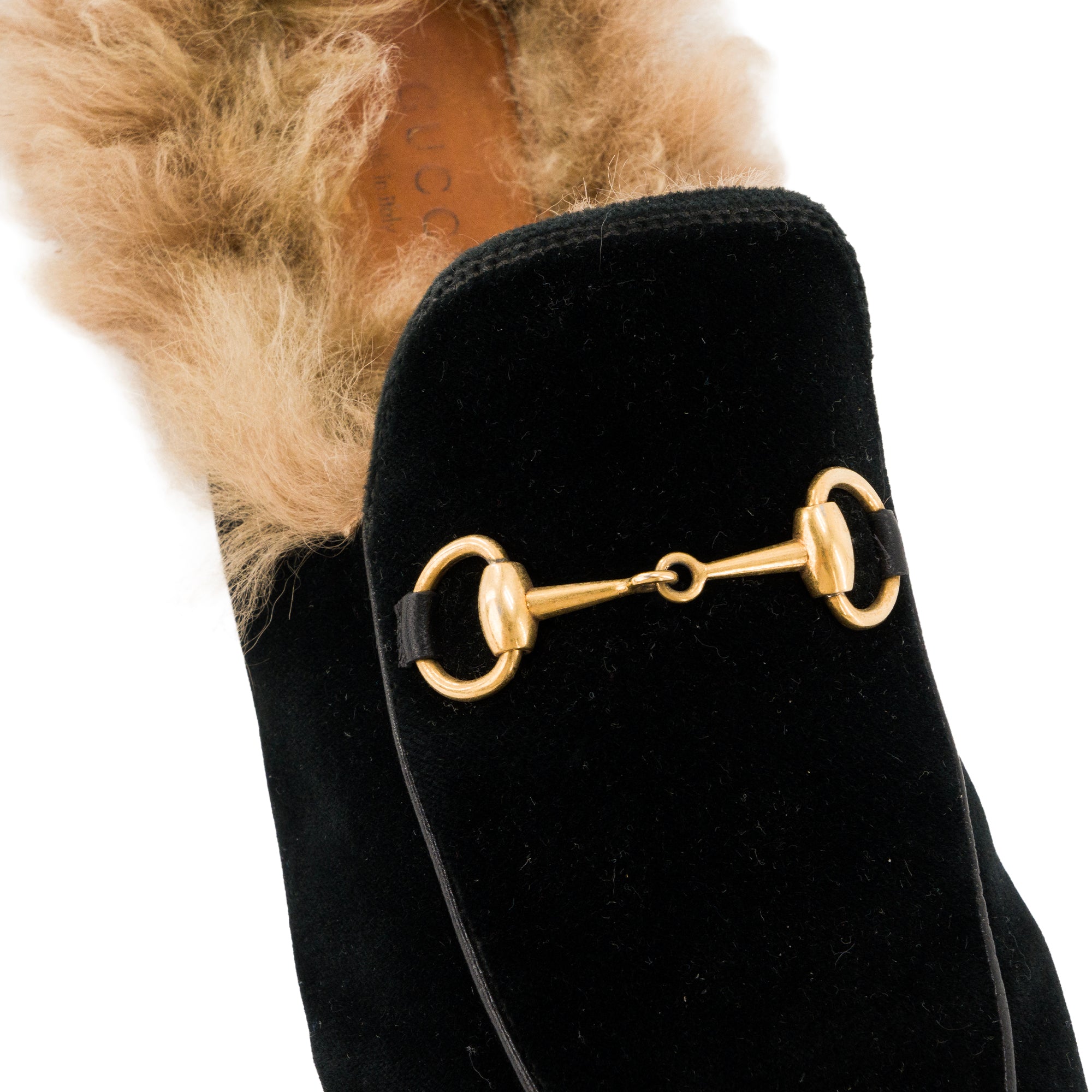 GUCCI - Mules Princetown Gucci en velours noir et fourrure beige (T38)