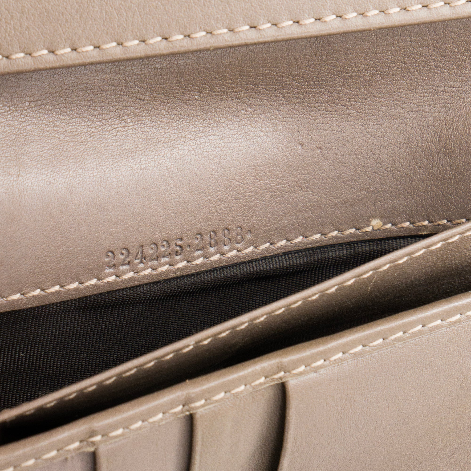 GUCCI - Portefeuille GG Gucci en cuir monogrammé gris