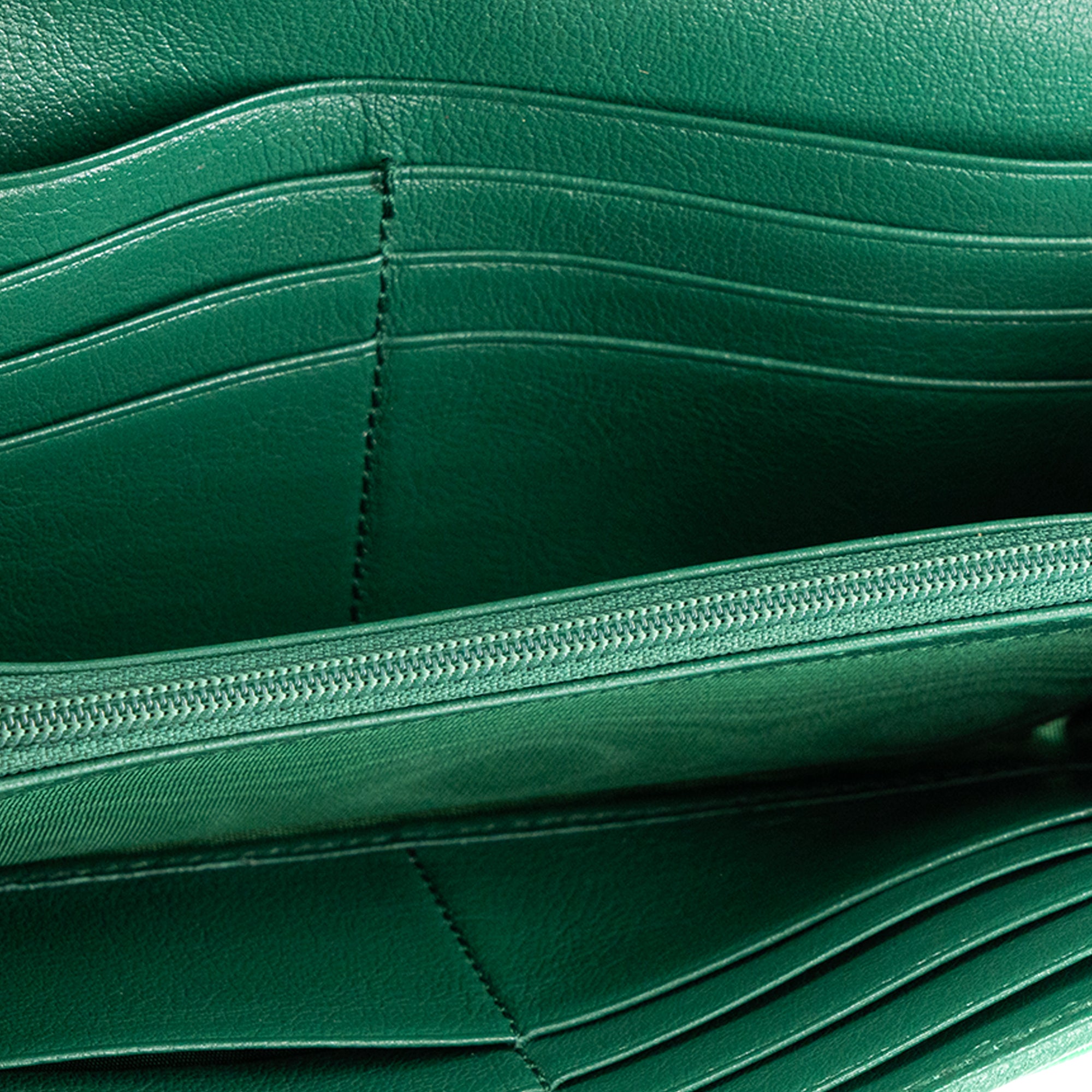 GUCCI - Portefeuille Marmont Continental Gucci en cuir grainé vert édition limitée