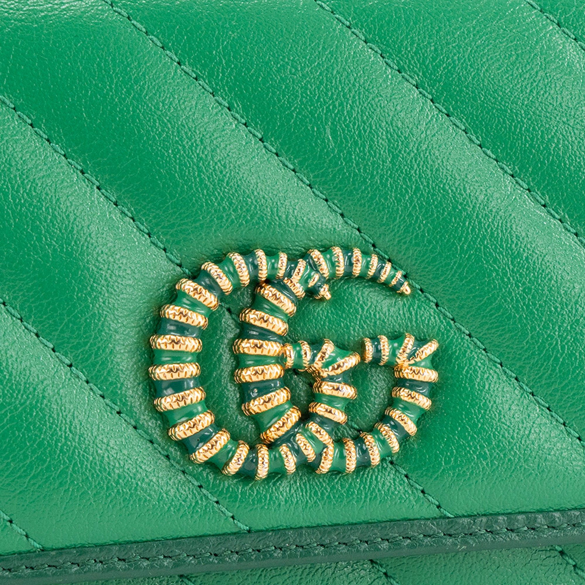 GUCCI - Portefeuille Marmont Continental Gucci en cuir grainé vert édition limitée