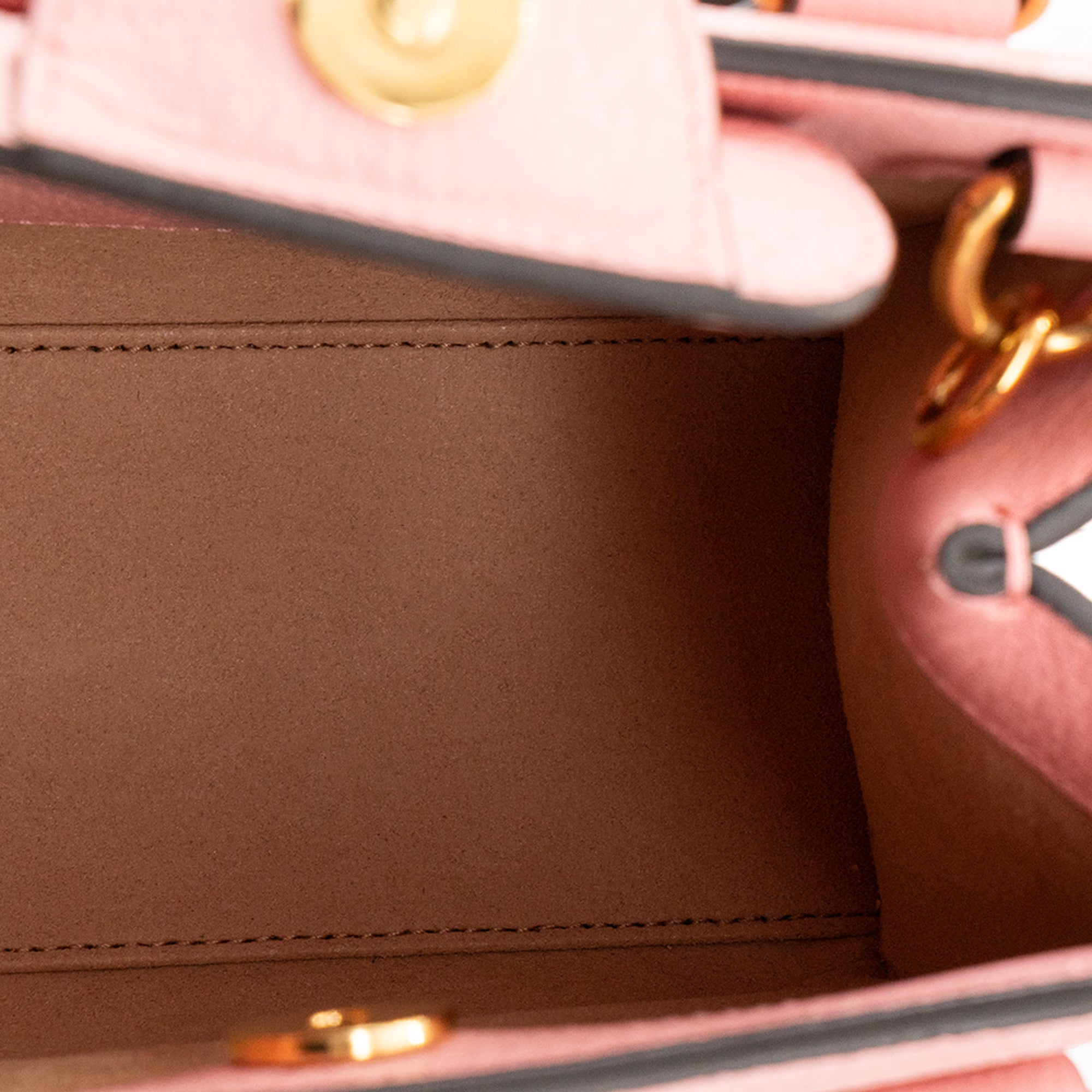 GUCCI - Sac à bandoulière Diana mini Gucci en cuir grainé rose