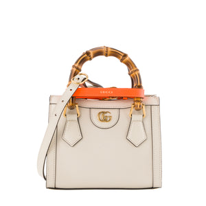 GUCCI - Sac à bandoulière Diana small Gucci en cuir lisse gris