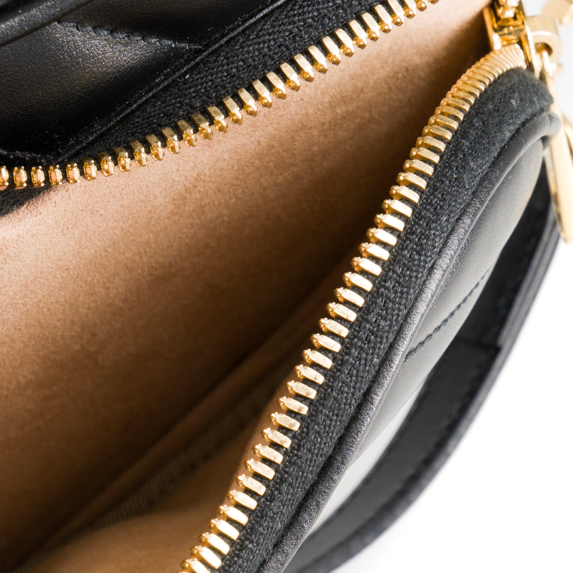 GUCCI - Sac à bandoulière GG Interlocking Heart Gucci en cuir lisse noir