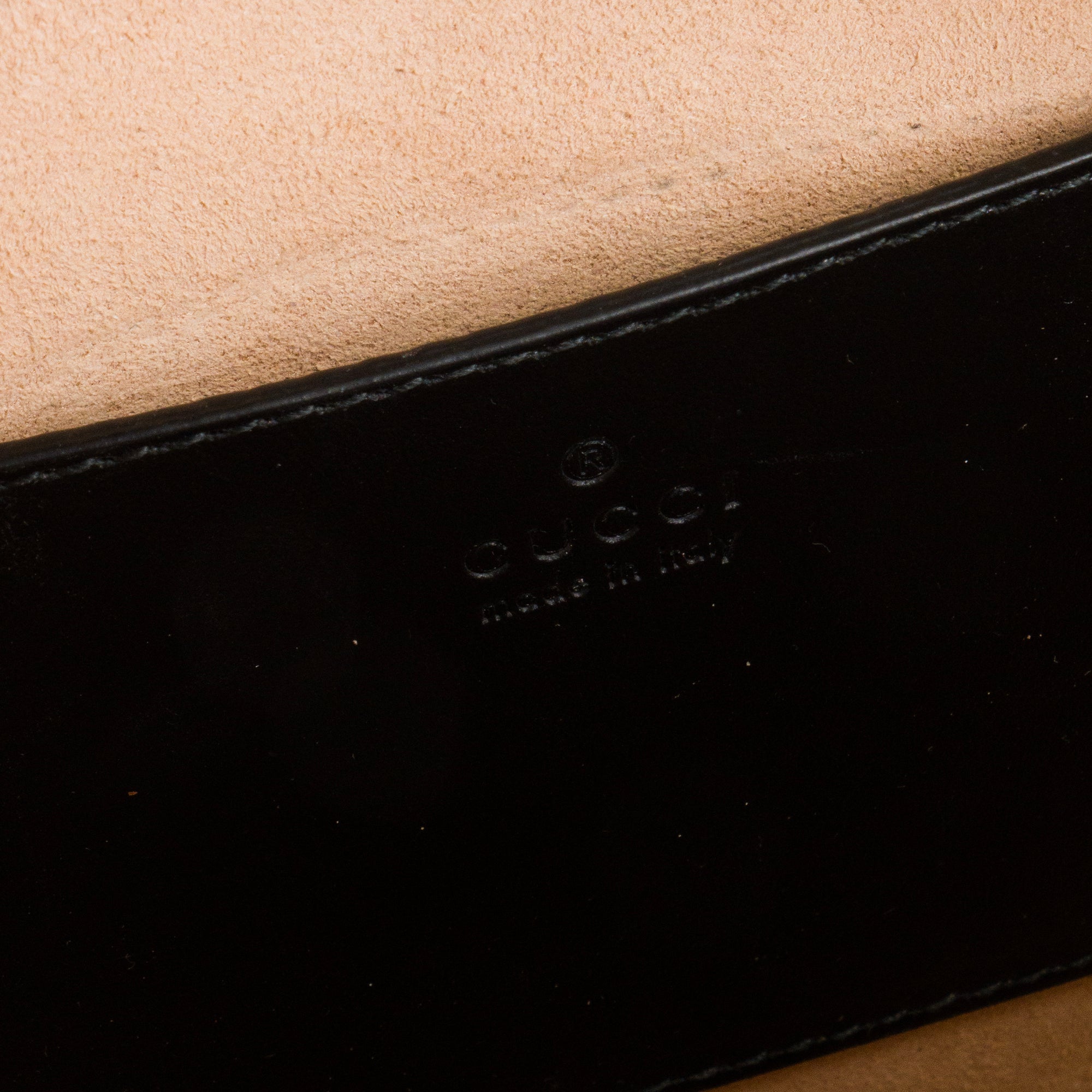 GUCCI - Sac à bandoulière GG Interlocking Heart Gucci en cuir lisse noir